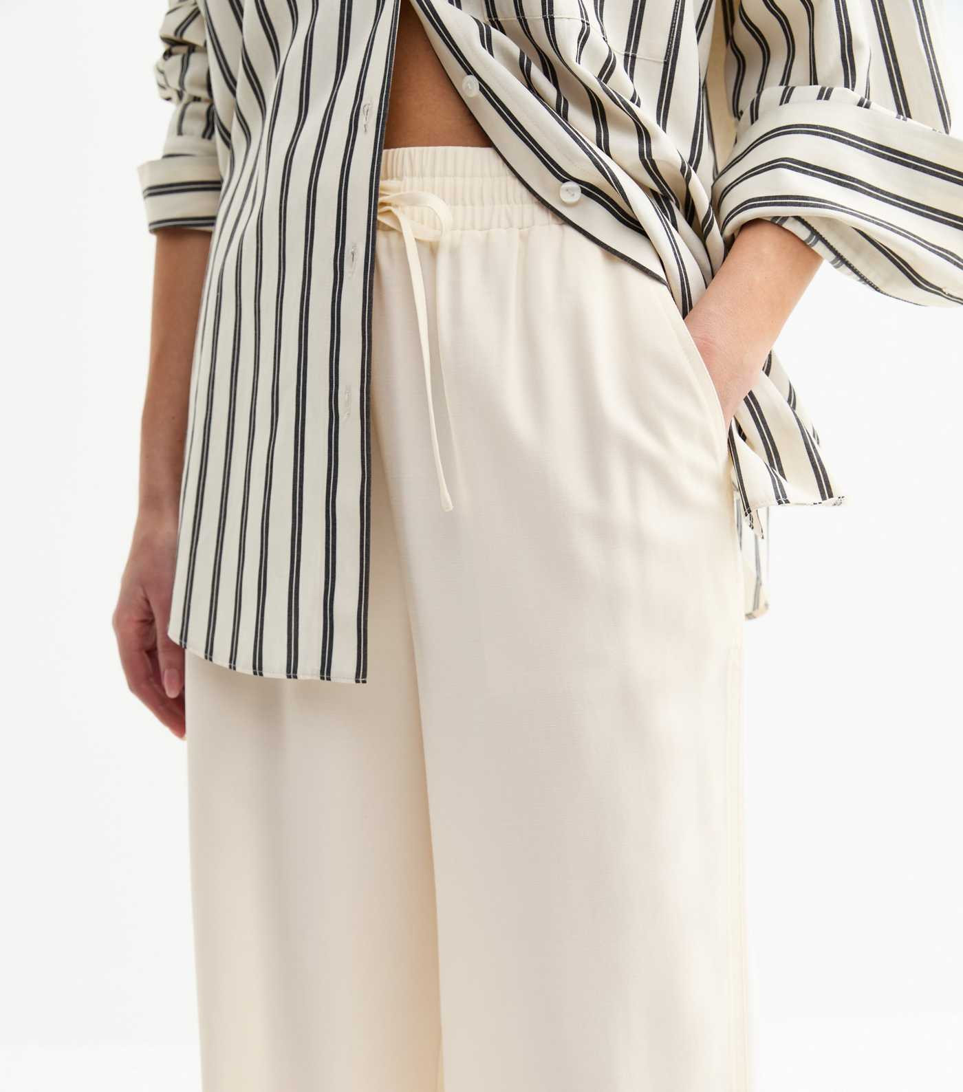 Off White Drawstring Wide Leg Trousers
						
						Add to Saved Items
						Remove from Saved It... | New Look (UK)