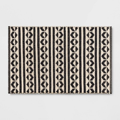 2'6"x4' Geometric Woven Accent Rug Black - Project 62™ | Target
