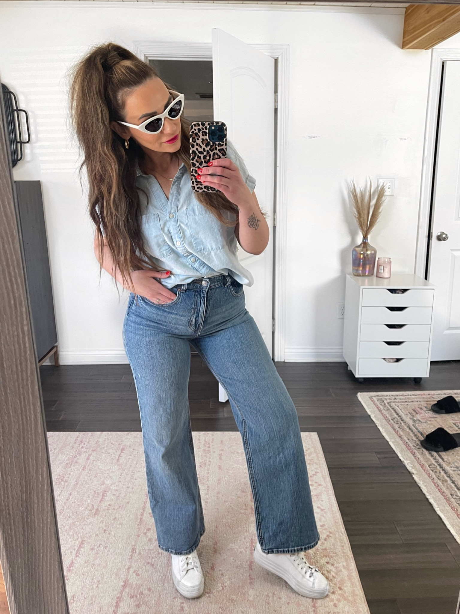 Casual Tuesday 👖

Im 5’6”
150lbs
Top - M
Jeans - 8
Shoes - 9.5 (run a little small)