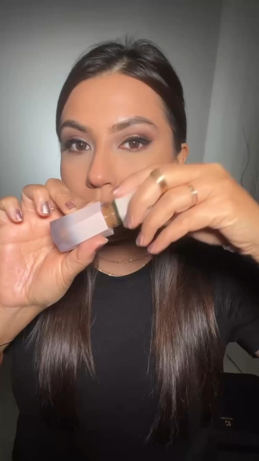 ‘C’ Blush & Bronzer Technique 🤩

This double C blush and bronzer application makes the placement and the blend between the two super easy and seemless. You guys have to try cos it actually works 💕🙌

Type “C” if you want the link to the products I used 
.
#makeuphacks #blushhack #beautytips #makeuptipsandtricks  #makeuptipsforbeginners 

.
Would you try this double “C” hack?