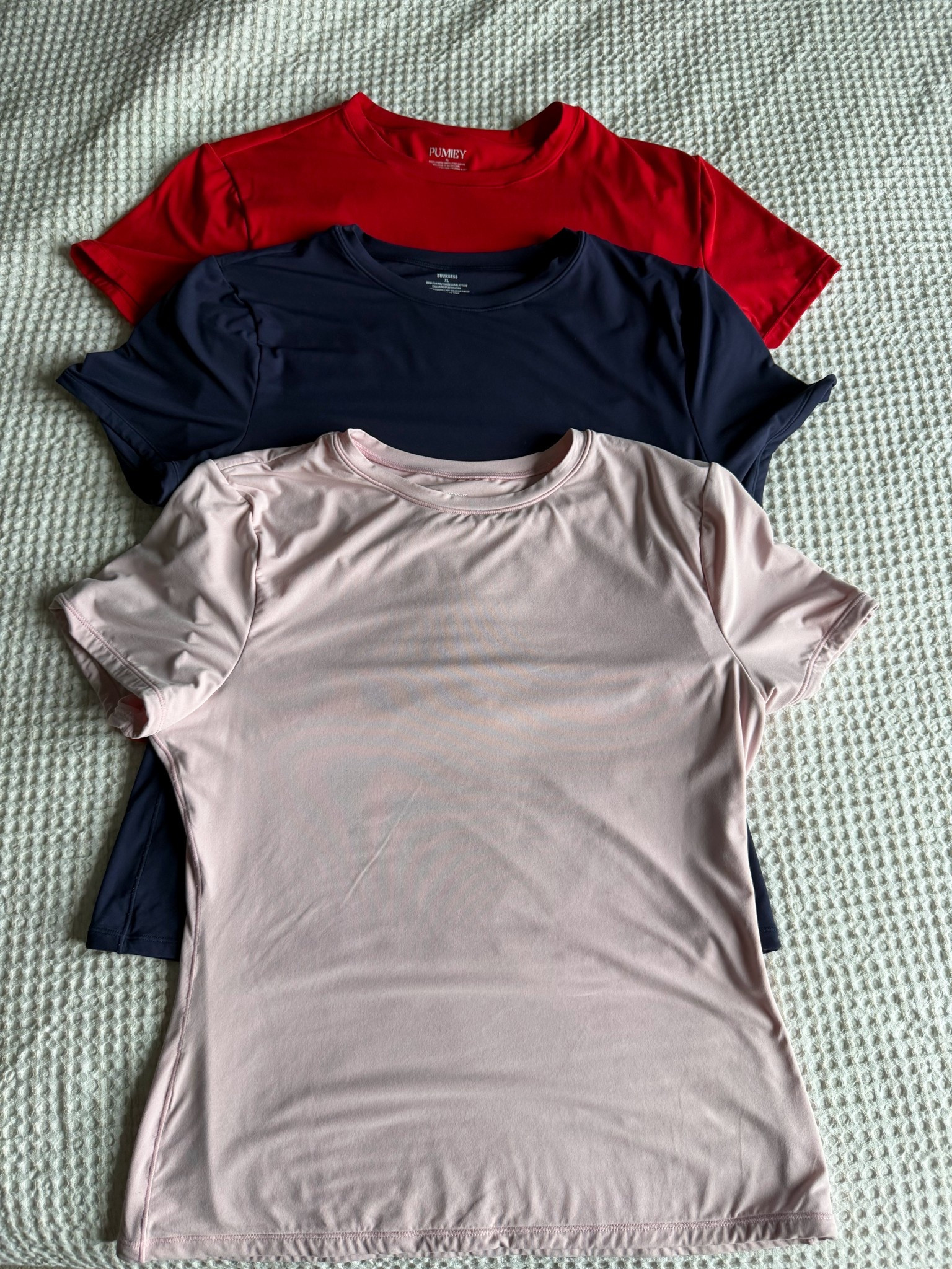 Laying single lined and double lined (better than skims) tees these are one of my favorite layering pieces but really easy to pack or throw on with a cute pair of pants in the summer! I wear a size XL ￼

