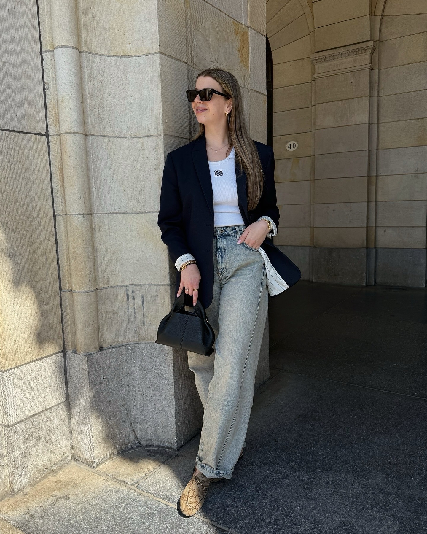 Casual chic spring look! 💙

Blue blazer, oversized blazer, balloon jeans, wide jeans, dirty wash jeans, Gucci Princetown, Gucci loafers, Polène bag, Polène Neuf mini, Saint Laurent sunglasses, cateye sunglasses, Loewe tanktop, Rosefield watch

#LTKspring #LTKeurope #LTKstyletip
