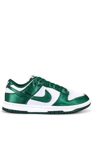 Dunk Low Sneaker in White & Team Green | Revolve Clothing (Global)