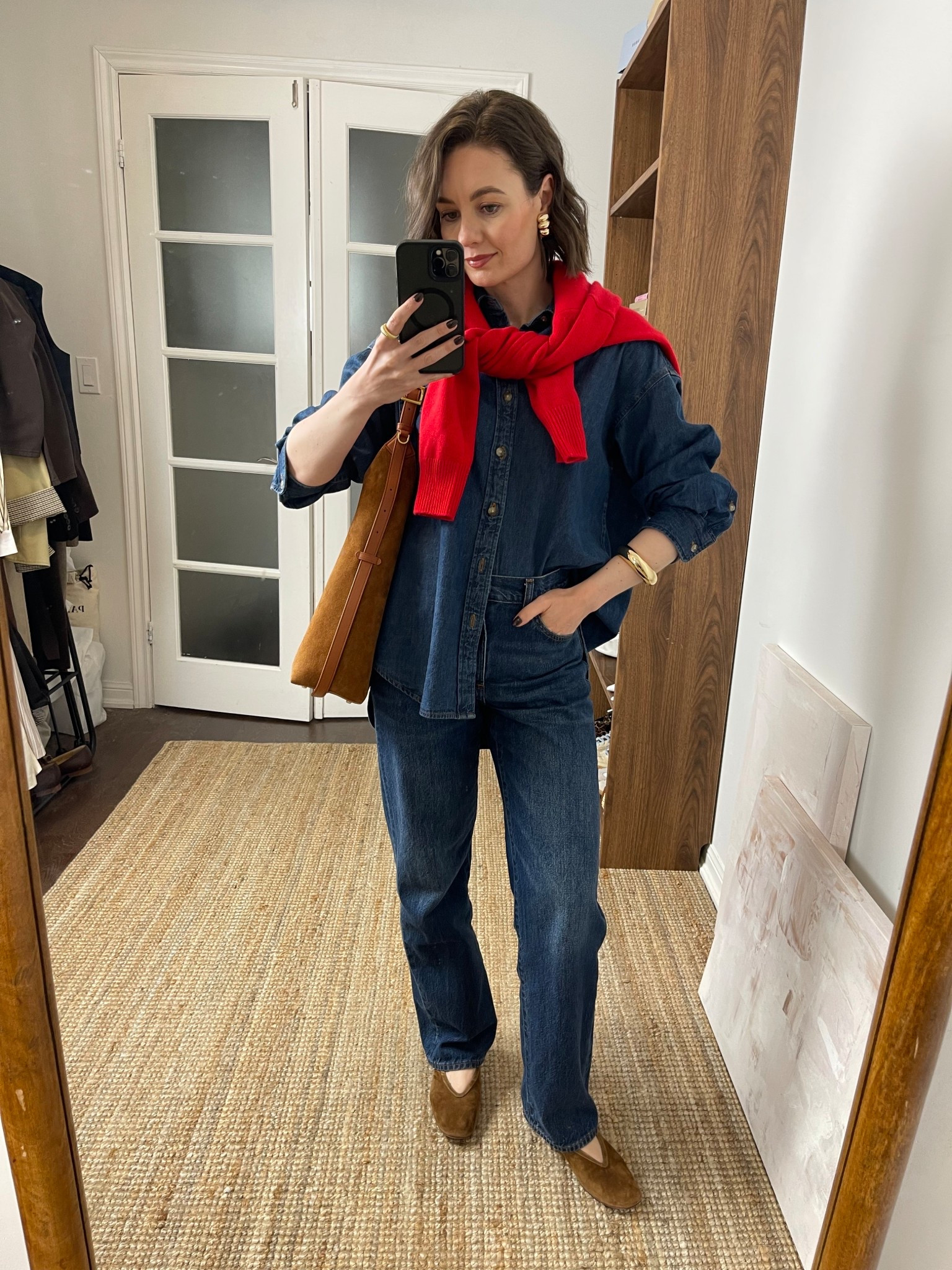 Denim shirt (xs), straight leg jeans (size 24), suede bag, suede ballet flats, red cashmere sweater

Use Sansha15 for Fabrique

#LTKStyleTip #LTKSeasonal