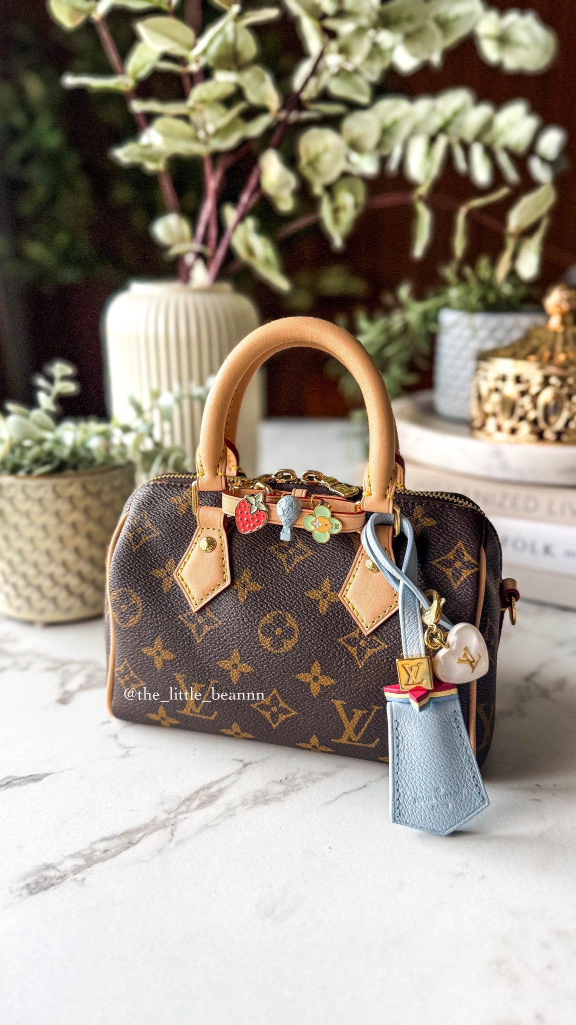 I can’t link to the new version of the Speedy 18, but I found two rare vintage options!🤎