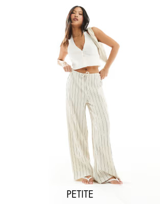 Stradivarius Petite crinkle pull on trouser in stripe | ASOS (Global)