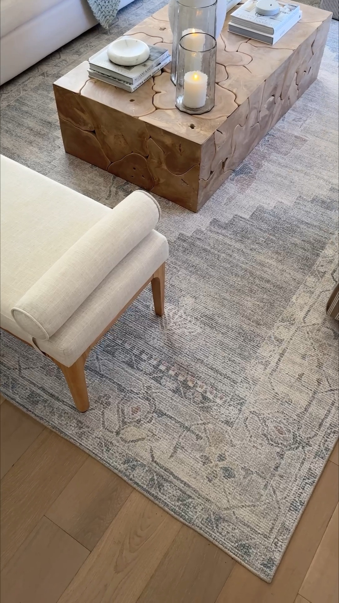 I can’t get enough of the @beckiowens x @livabliss rug collection from @wayfair! #AD I have had five rugs from this collection in my home for the last couple years since it debuted and I’ve been so happy with them! They are so durable and stylish and designed to withstand everyday life! #wayfairpartner #wayfair #beckiowens #beckiowensxlivabliss 