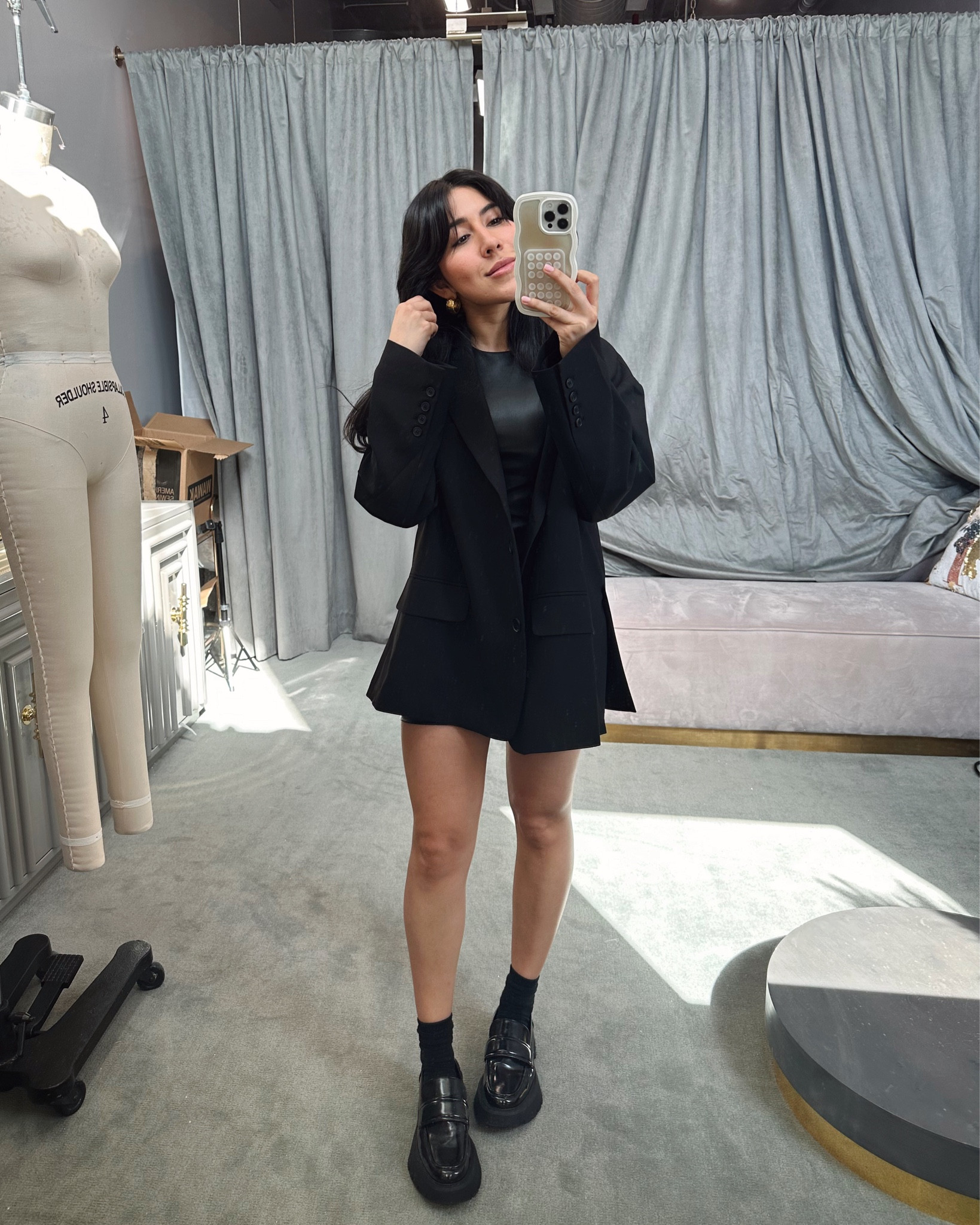 New favorite oversized blazer🖤🖤 #thefrankieshop #ssense #beablazer #thefrankieshopbeablazer #oversizedblazer #boyfriendblazer #workwear 

#LTKworkwear #LTKstyletip