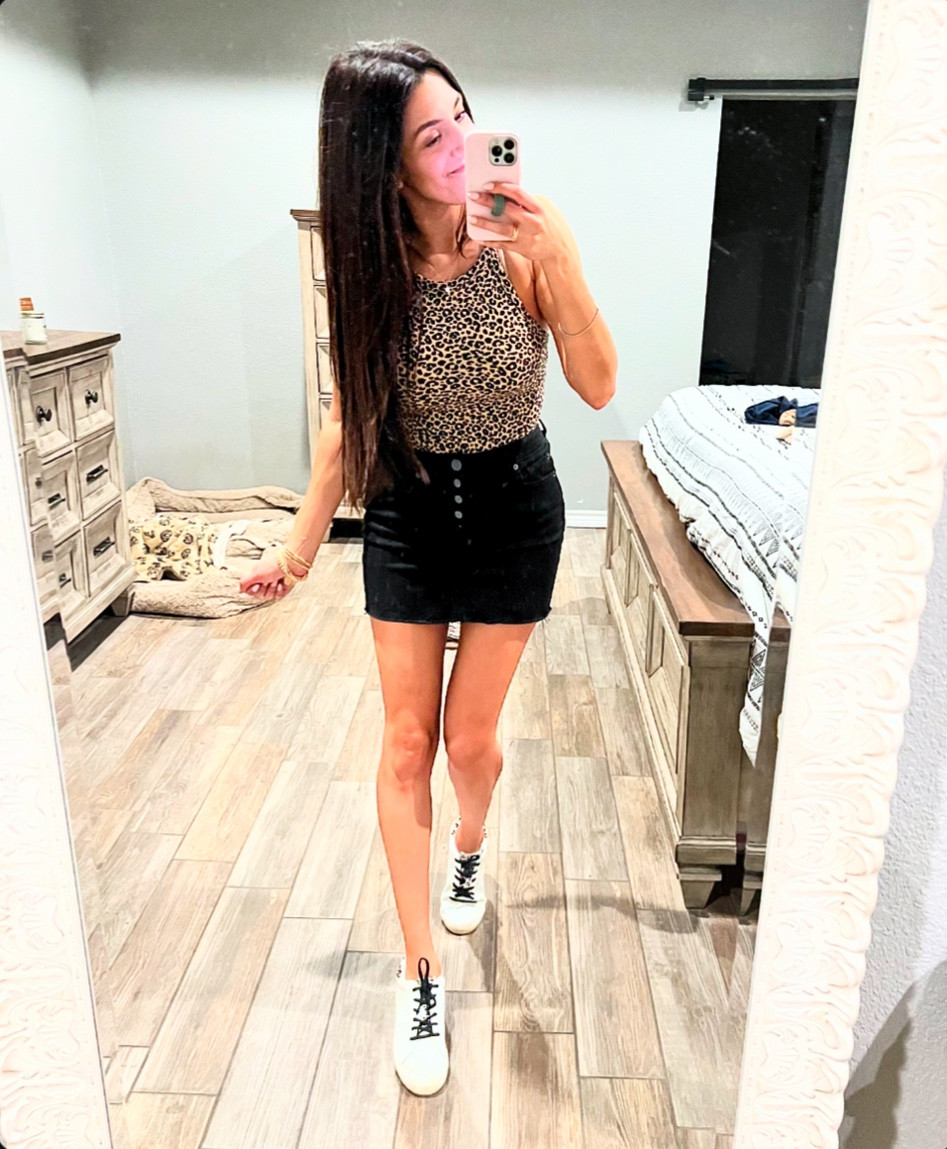 Last night’s #ootn 🖤 

I’m real quick to throw on a pair of sneakers with any outfit👟💁🏻‍♀️ @vintagehavana looks great with everything! Js! 

#LTKStyleTip #LTKShoeCrush #LTKFindsUnder100