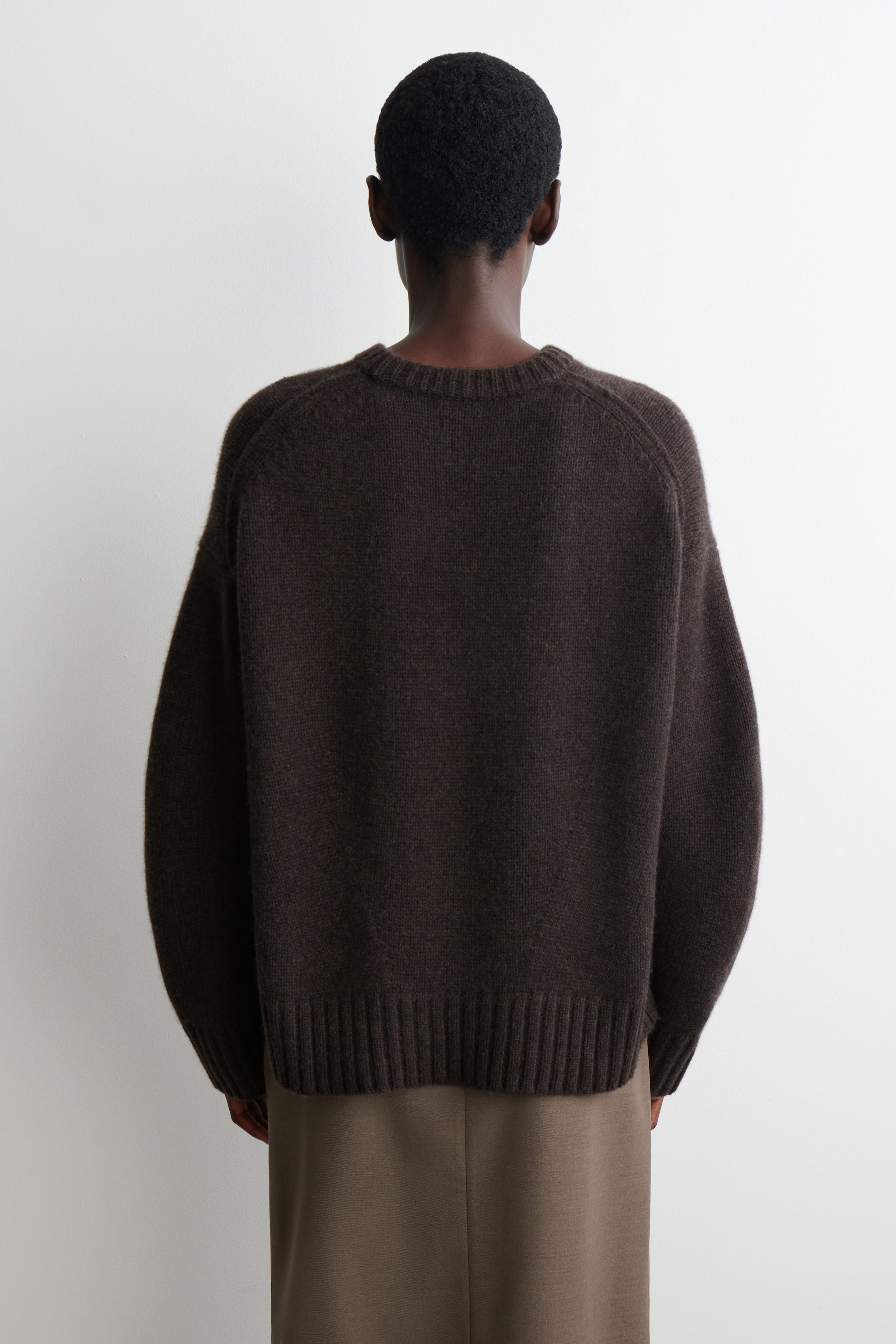 CHUNKY CASHMERE CREW-NECK JUMPER - DARK BROWN | COS GB | COS UK