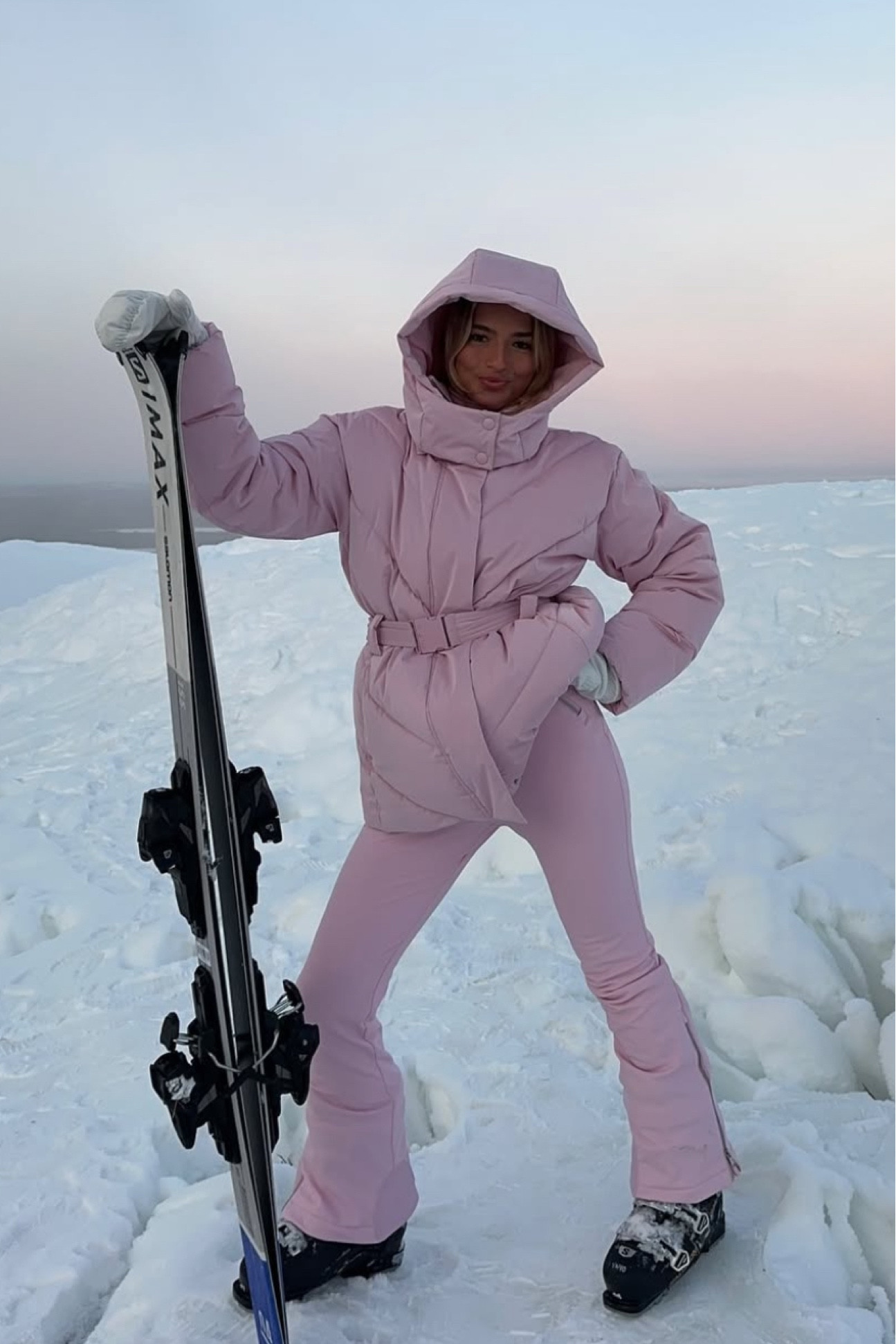 Ski outfit | pink ski outfit | winter outfit | snow outfit | pink puffer

#LTKcanada #LTKwinter #LTKsale