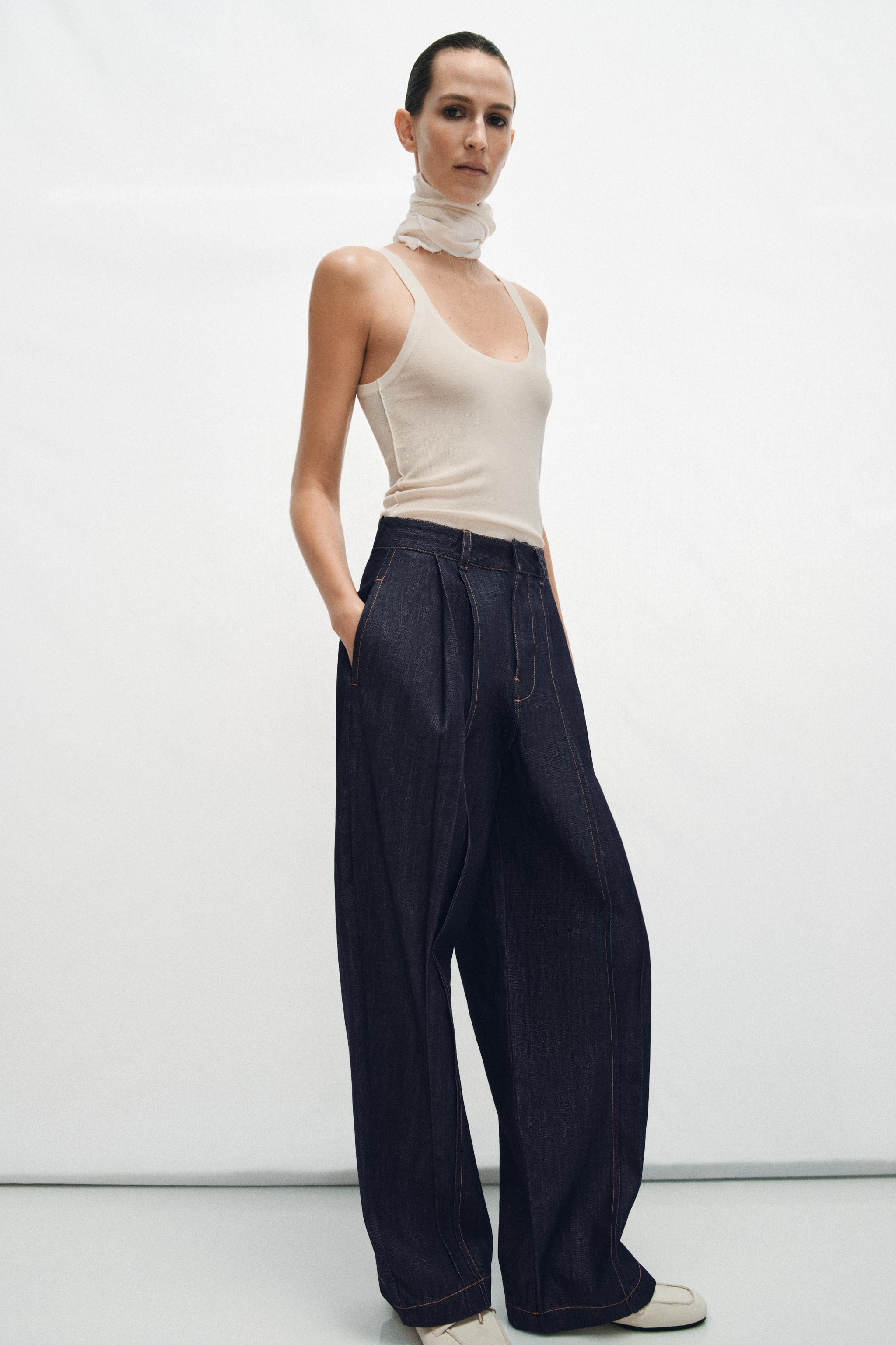 Model height: 179 cmFine-knit top with a round neckline and sleeveless design.White2142/083/250 | Zara UK