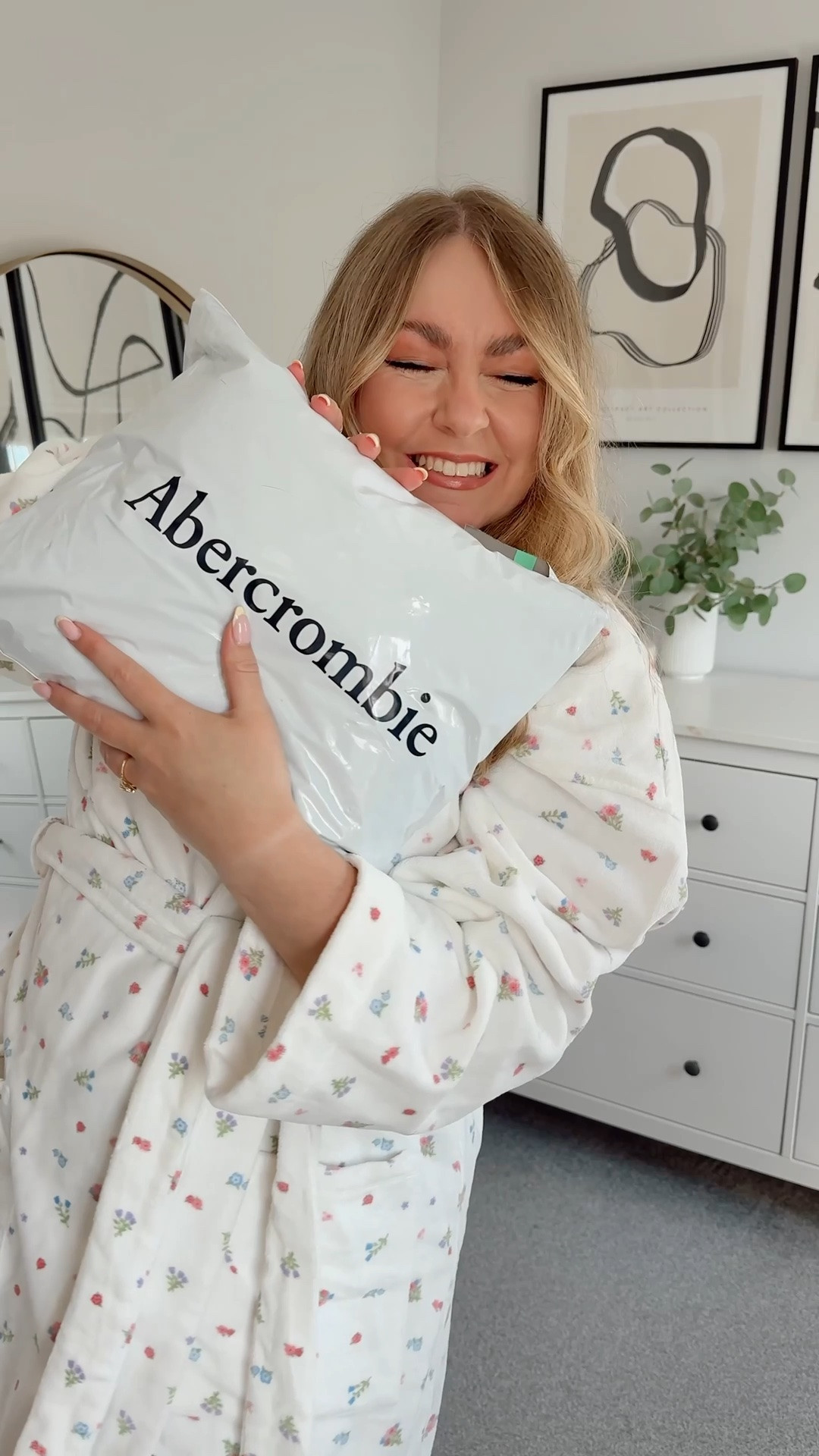 The most insane A&F pieces and some PERFECT heatwave picks 😍🫶🏻

#LTKsummer #LTKmidsize #LTKeurope