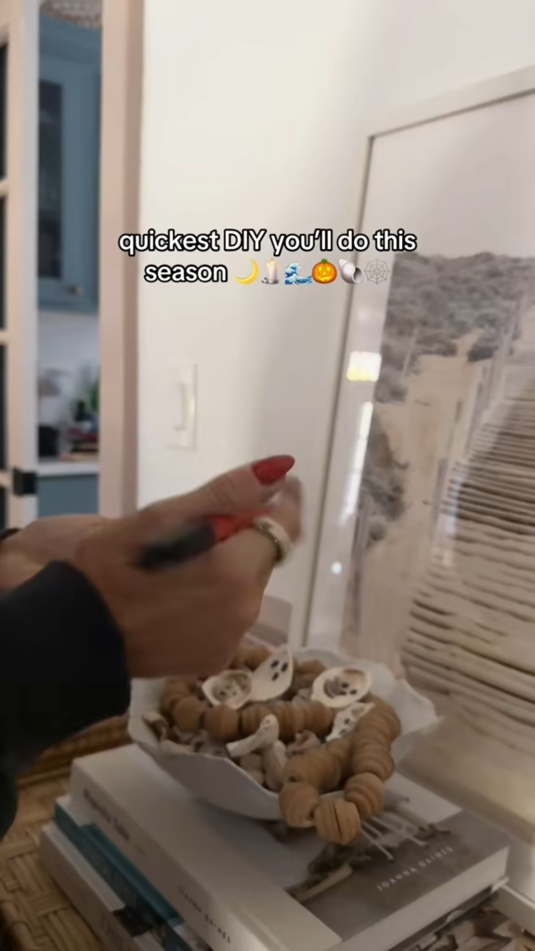 Coastal meets spooky 🌙🕯️🌊🎃🐚🕸️ #falldecor #fall2025 #autumnal #coastal 