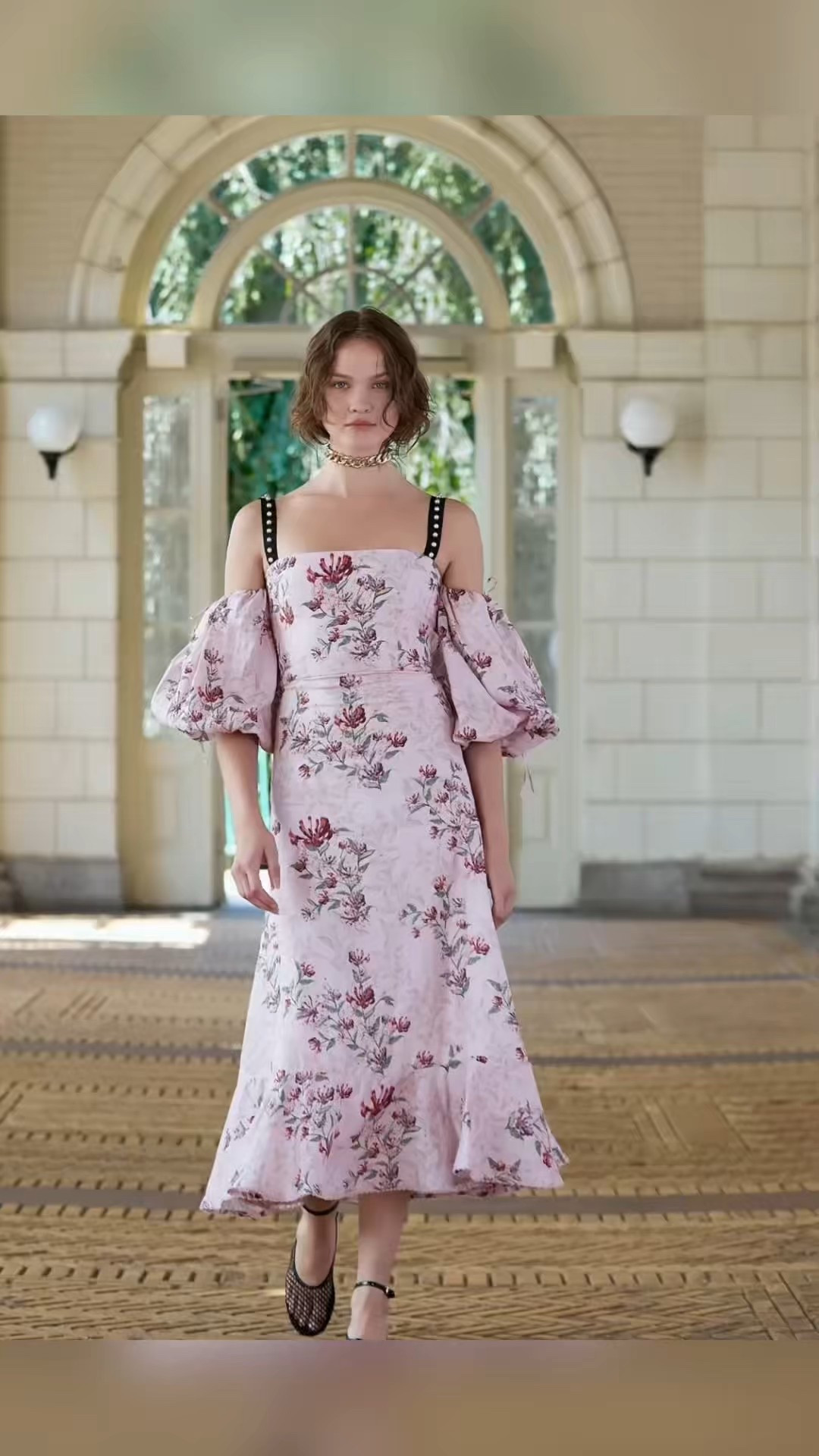 Soft florals and sculptural sleeves bring the Cielo Honeysuckle Maxi Dress to life — a romantic silhouette with delicate honeysuckle motifs, off-shoulder puff sleeves, and a flowing, feminine shape. Perfect for garden gatherings, spring weddings, and elegant resort escapes.
Curated by Jet Set LatAM.


#LTKTravel #LTKBeauty #LTKGiftGuide