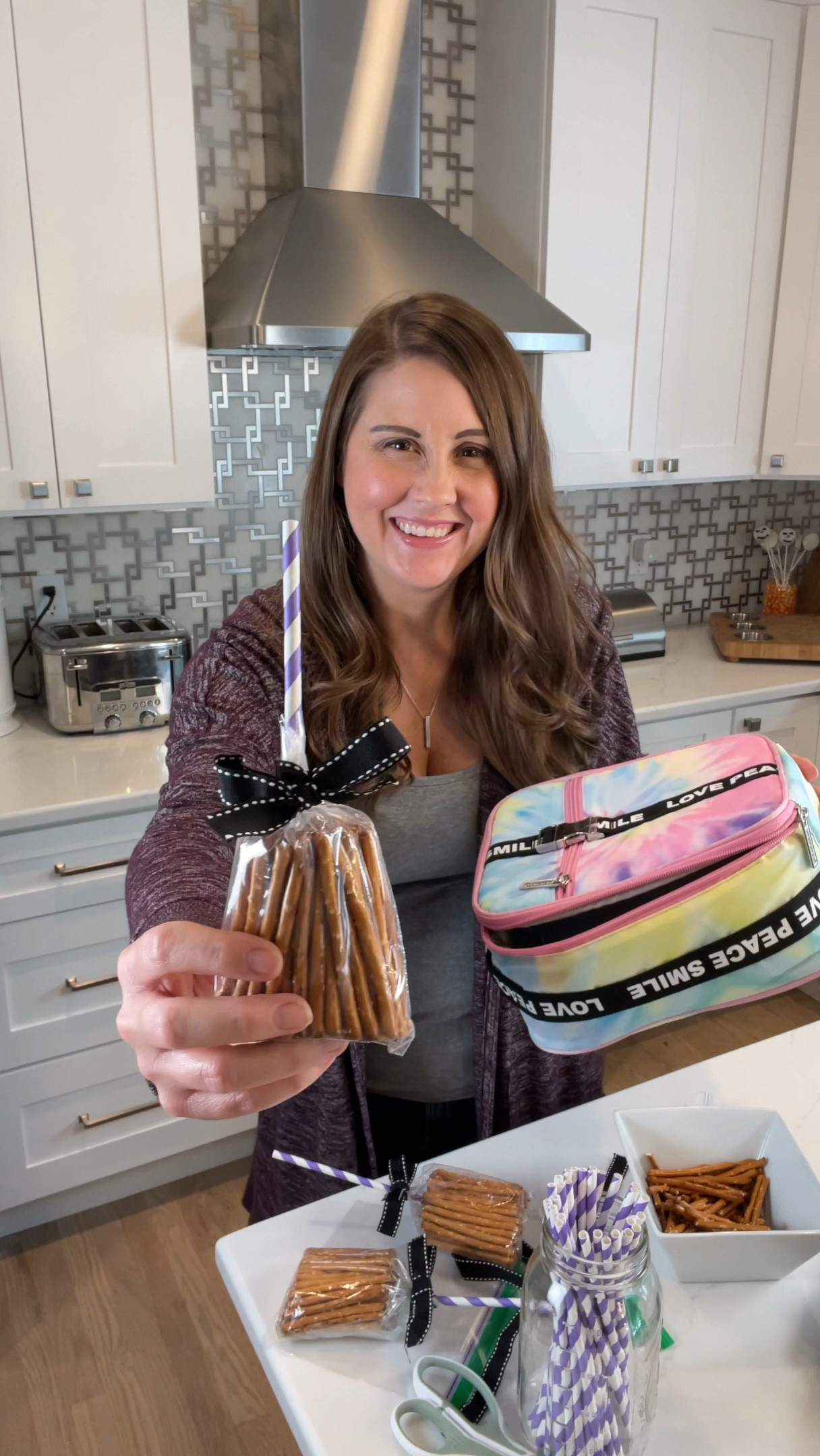 🧹 Here’s a cute way to package up pretzels for Halloween! 🧙 You only need a few supplies to make these! #HalloweenIdeas #HalloweenTreats #Halloween2024

#LTKFamily #LTKKids #LTKSeasonal