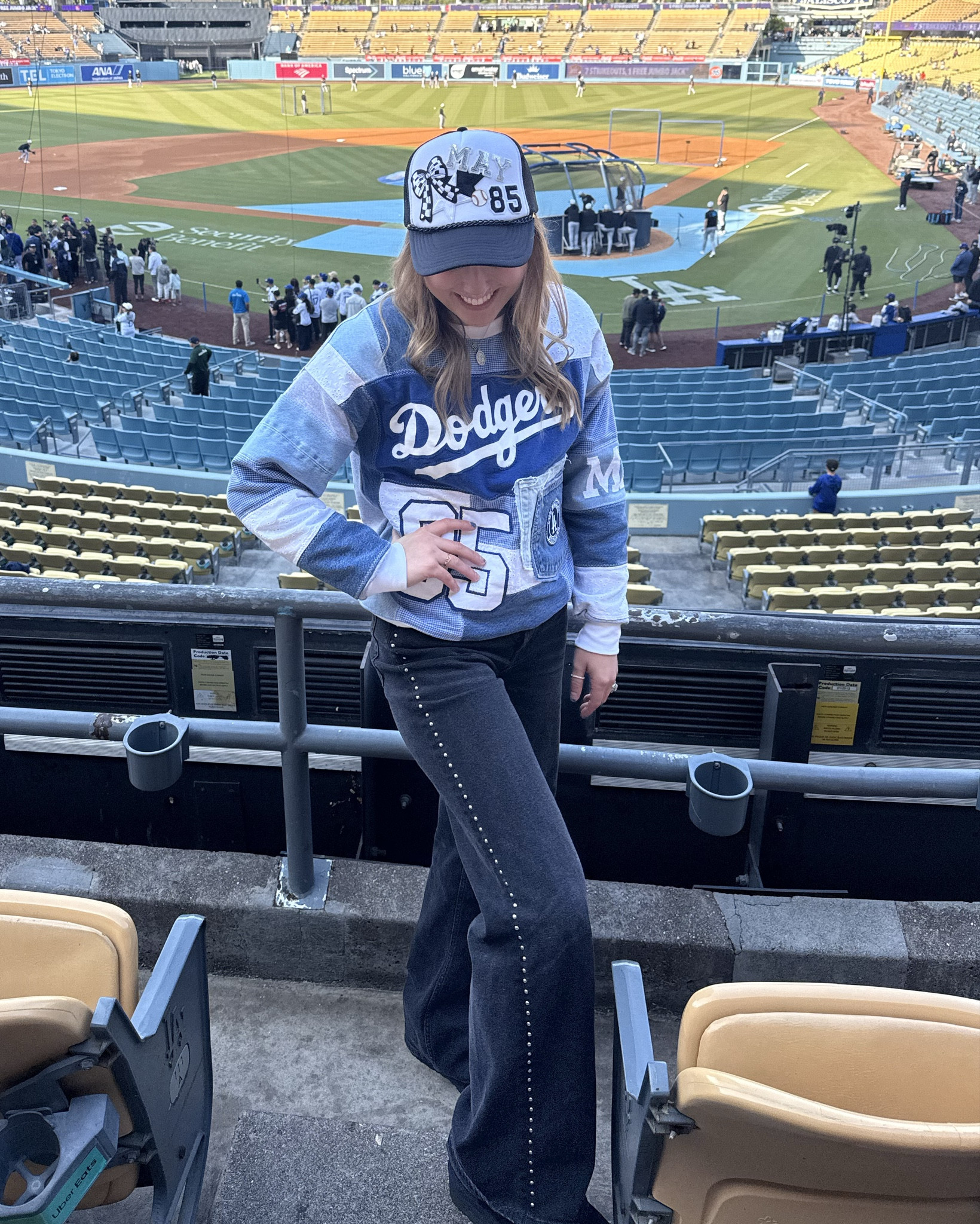 Cozy outfit for a chilly baseball game!
Jeans - 27

Gameday outfit, baseball outfit, Dodgers, studded jeans, baggy jeans

#LTKStyleTip