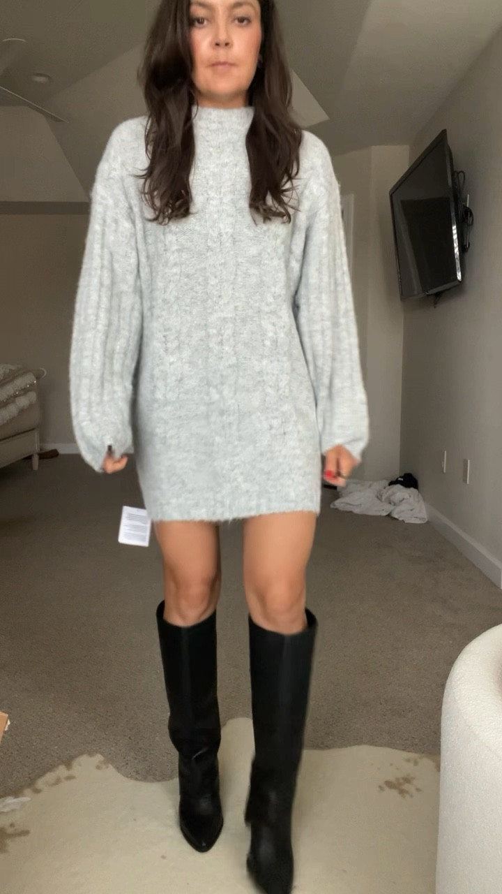 High-knee black leather boots in the NSale