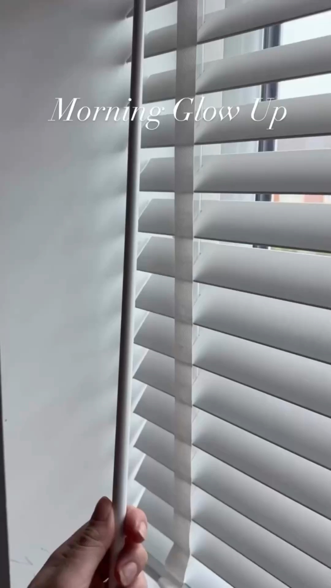 Morning glow up, easy, minimalistic and featuring my all time favourite Blue Balm from @pradabeauty 😍

Blue in the packaging, but turn pink once on the lips, absolutely gorgeous! 

#ad #PRADABEAUTY #MAKEUP #BLUEBALMMORNINGMOOD #MORNINGMAKEUP