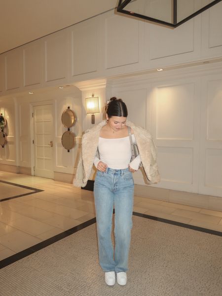 basic spring outfit staple: cream top, blue jeans, and a shearling jacket 

jacket from ASTR the label
jeans from Aritzia (farrah high rise wide leg — linking similar)
top from klassy network 
shoes from Keds


#LTKsalealert #LTKSeasonal #LTKSpringSale