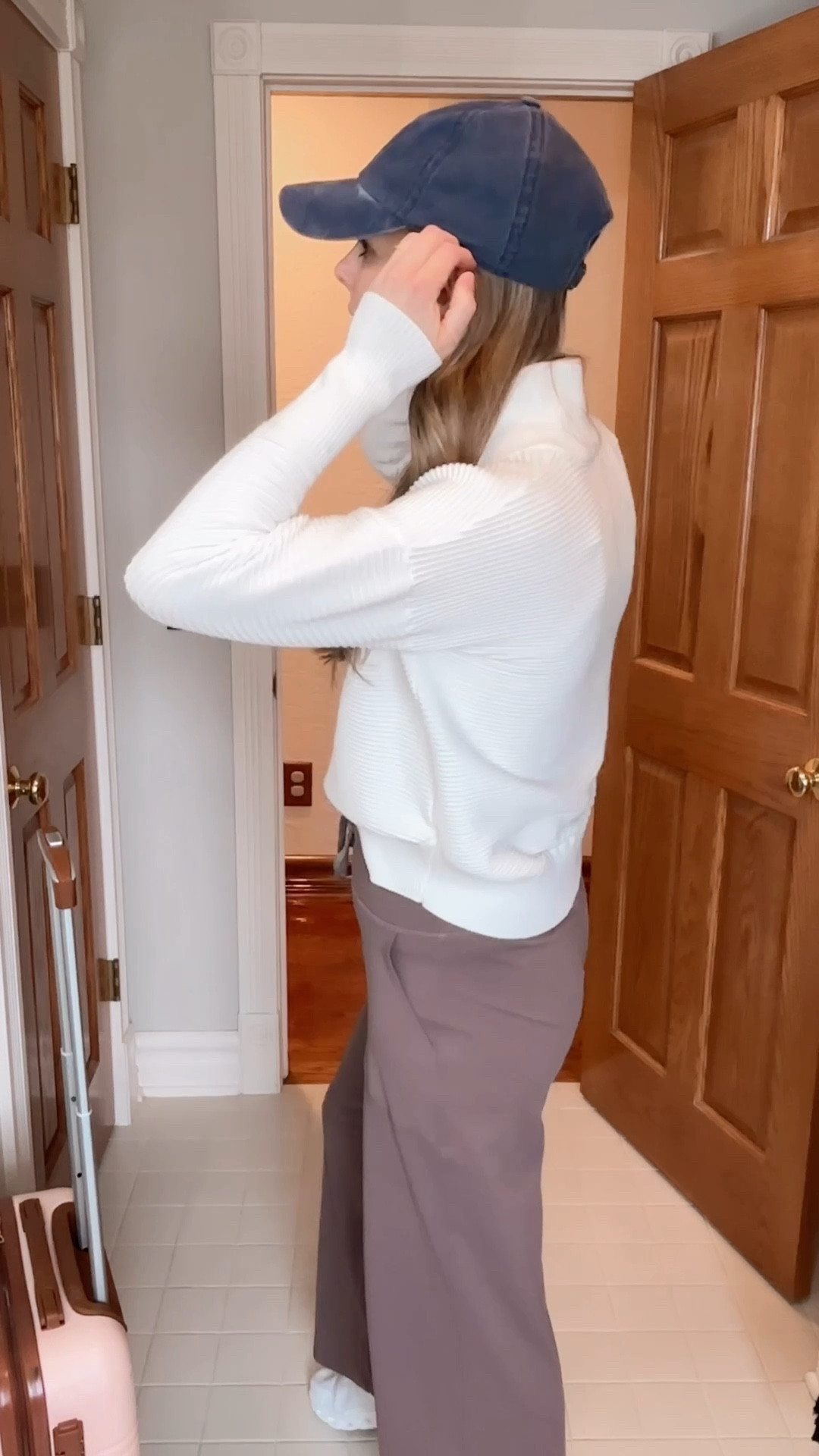 my go-to travel outfit ✈️
easy, comfy, and always works

this is the formula I repeat every time—
soft base + cozy sneakers (these are $26🤯 + one elevated layer

perfect for long travel days but still feels put together when you land 🤍

everything linked for easy packing ✨