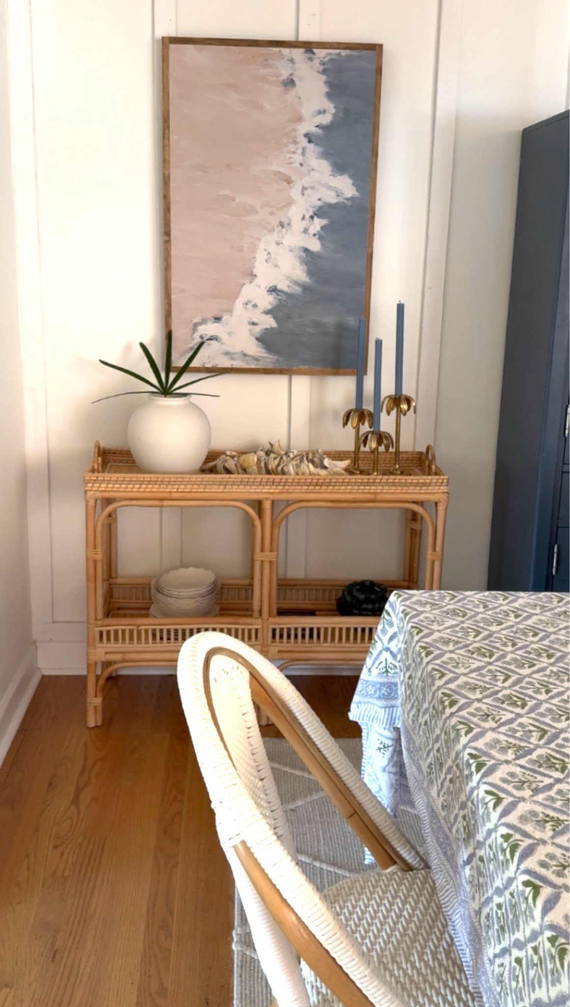 Simple and coastal styled dining room 
Coastal blue and greenn

#LTKHome