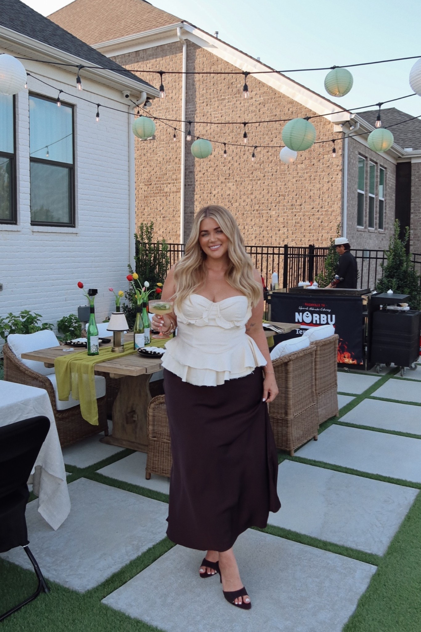 Dinner party!! 🤍🥡🥢 
Top — large 
Skirt — XXL