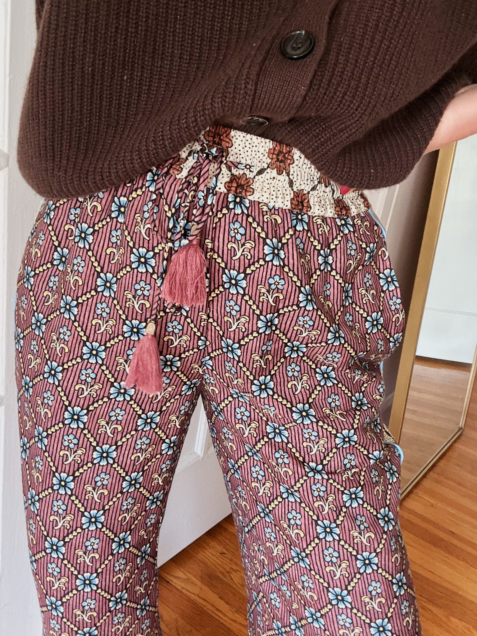 Sézane Antoinette Posion Printed pants- so cute with the hearts! 

#LTKootd #LTKOver40 #LTKWorkwear