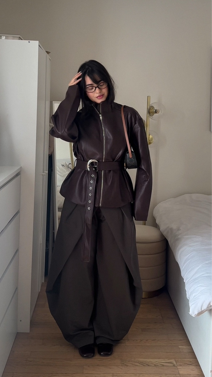 Back to brown🐻🤎
Details 
Jacket - @shopcider 
Pants - @bershka 
Glasses - @bershka 
Shoes - @vagabondshoemakers 
T-shirt - @asos 
Bag - @celine 
.
.
.
.
.
.
.
.
.
#grwm #outfitinspo #outfitideas #winterstyle #winterfashion capsulewardrobe casuallook casualchic zara hm aesthetic lookbook lookdujour outfitdiaries minimalstyle Fashion winteressentials timelessfashion ootd