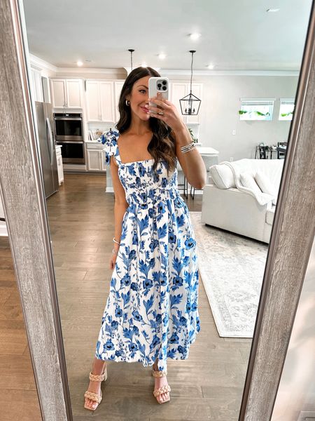 Blue floral dress 💙 Fits true to size, wearing small 