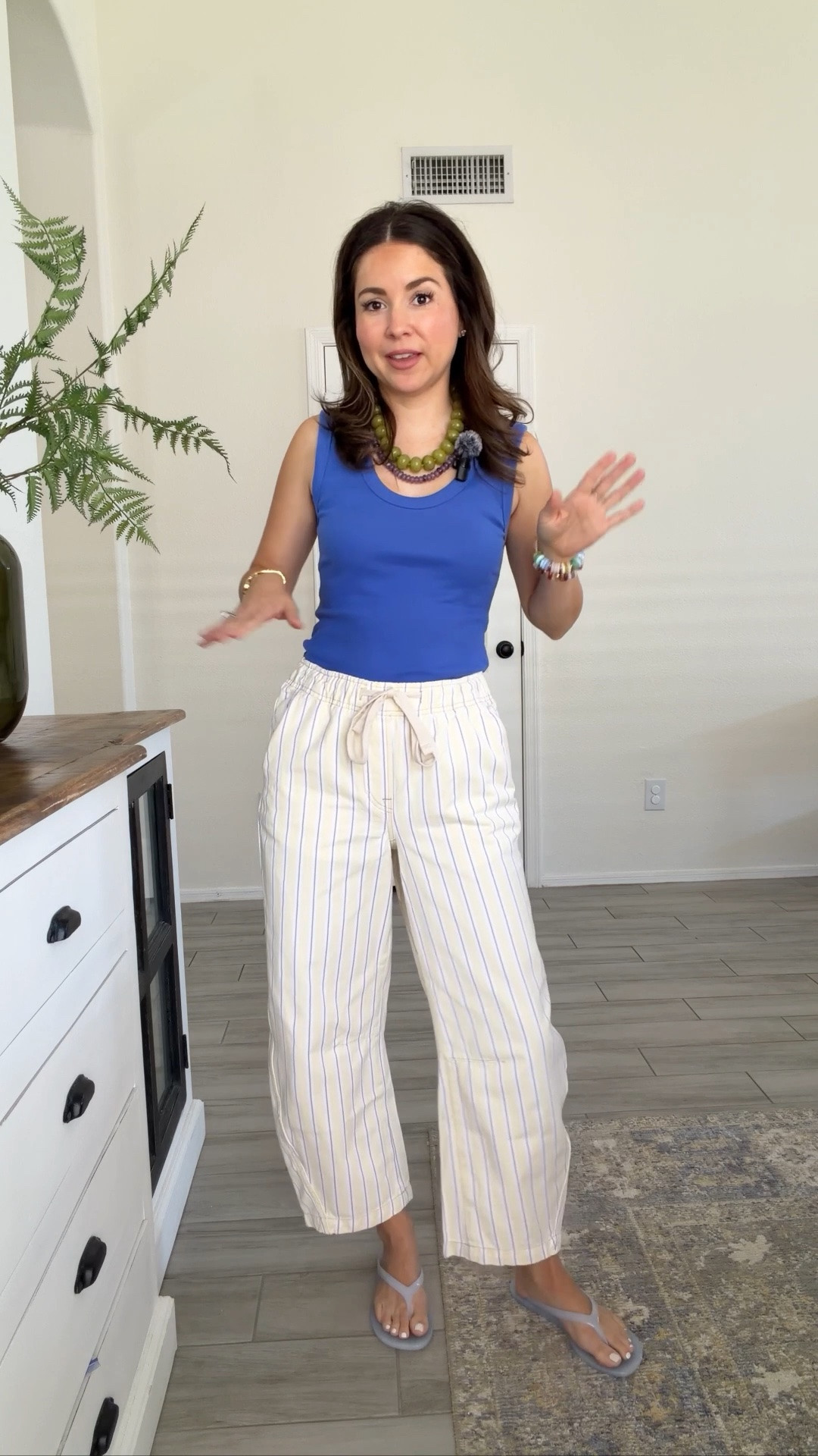 The kind of outfit that makes getting dressed feel easy again.
These jelly flats are giving cool mom energy without trying too hard… and the barrel pants balance them out so well. The little pop of color makes it feel styled without overthinking it.

Pants xsp
Top XS 
Sandals
Tts 5 

petite-friendly outfit, jelly flats outfit, barrel pants outfit, casual chic mom style, everyday outfit idea, spring outfit

#LTKPetite #LTKxMadewell #LTKgrwm