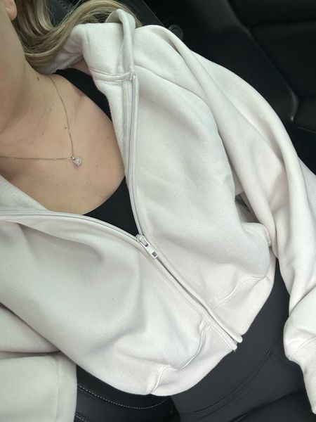 Cozy sweatshirt for everyday wear, in a size small ☀️

#LTKfindsunder50 #LTKSpringSale #LTKfitness