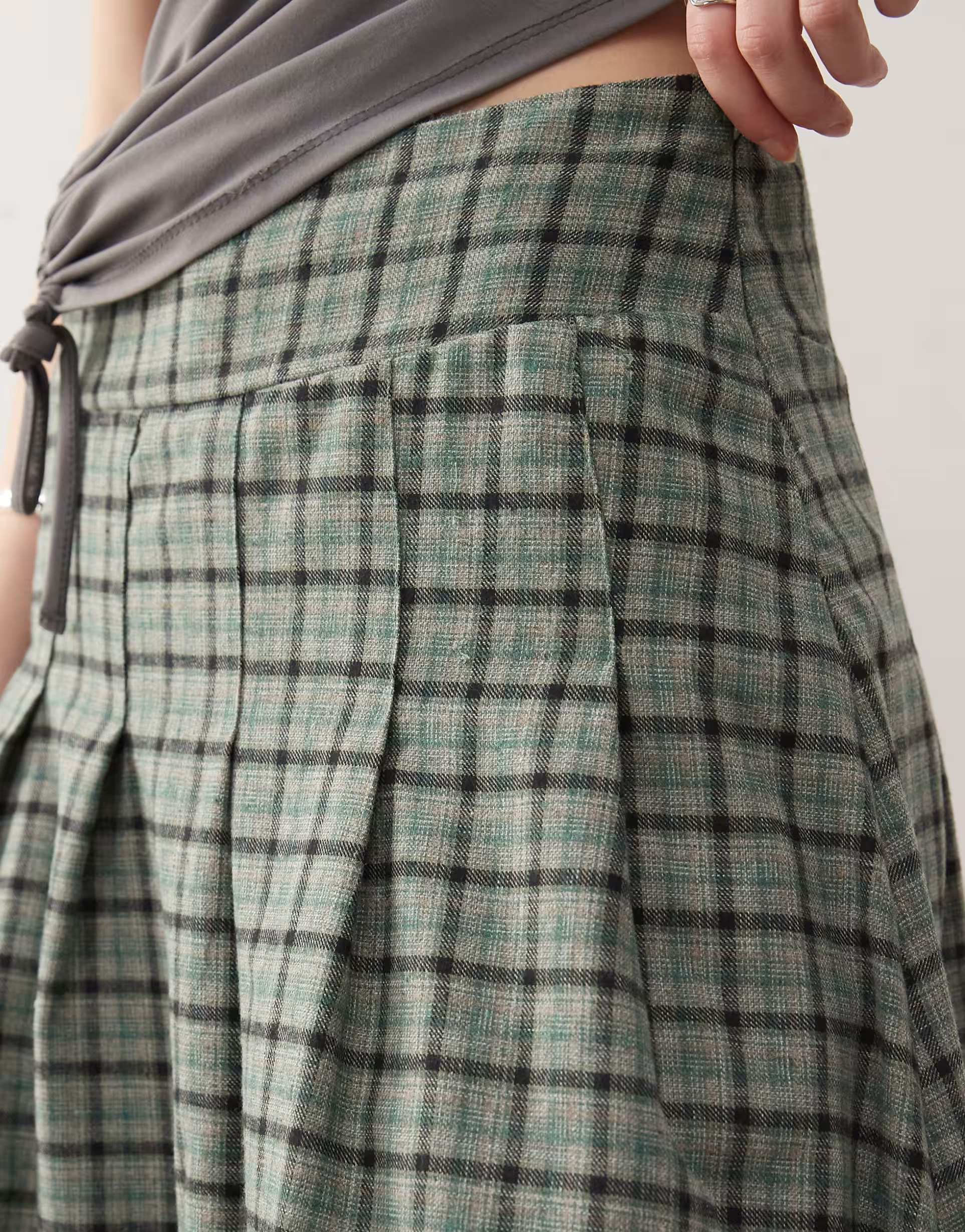 Reclaimed Vintage pleated midi kilt skirt in check | ASOS | ASOS (Global)