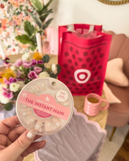 #ad Time to stock up on spring @oliveandjune Press On Nails! Currently wearing Olive & June Press On Nails - Daisy Dance that you can shop at @target  @shop.ltk #Target #TargetPartner #OliveandJunePartner #diynails #diymani #liketkit
