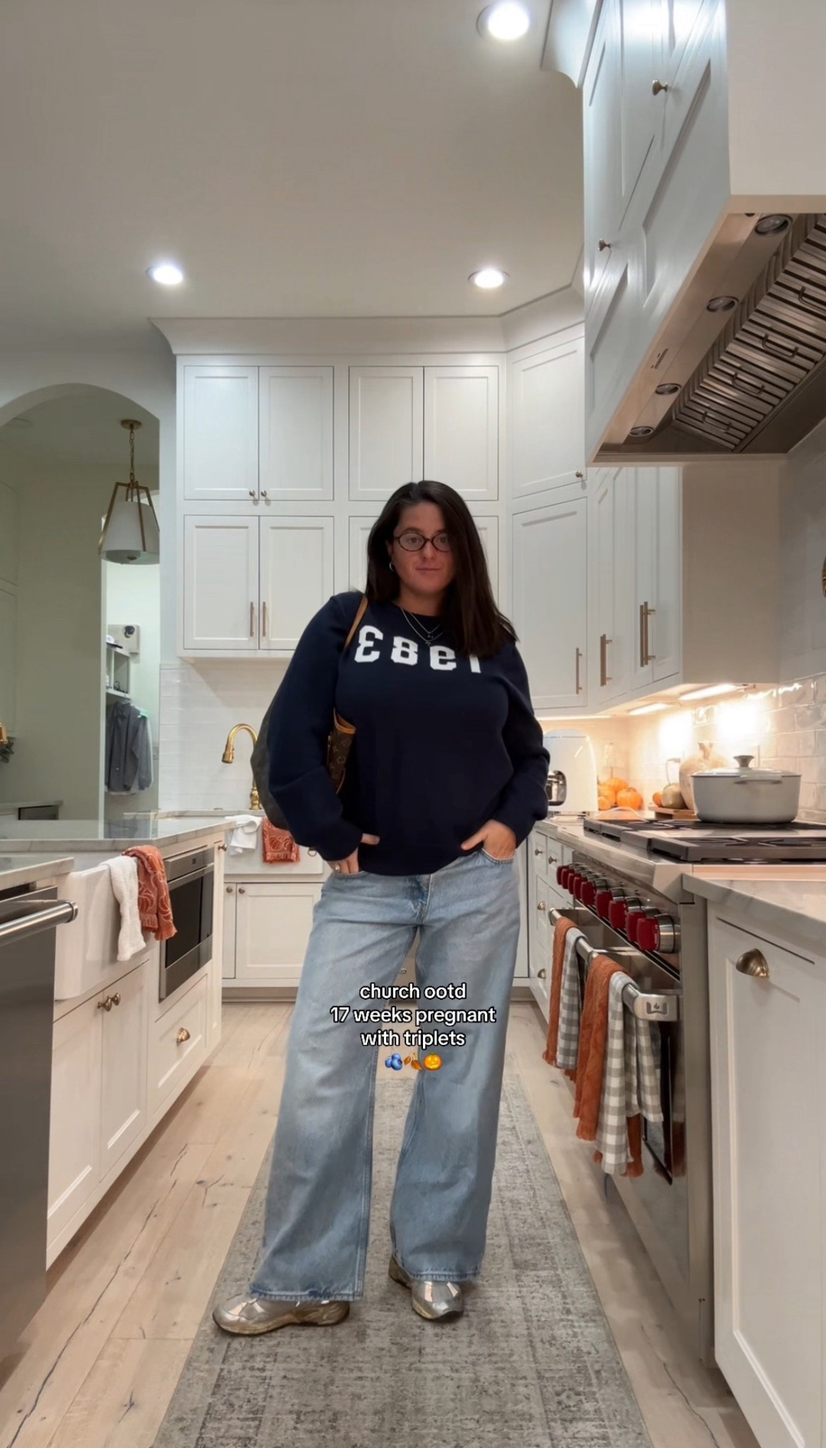 The best non maternity jeans! #pregnancystyle #pregnancyjeans