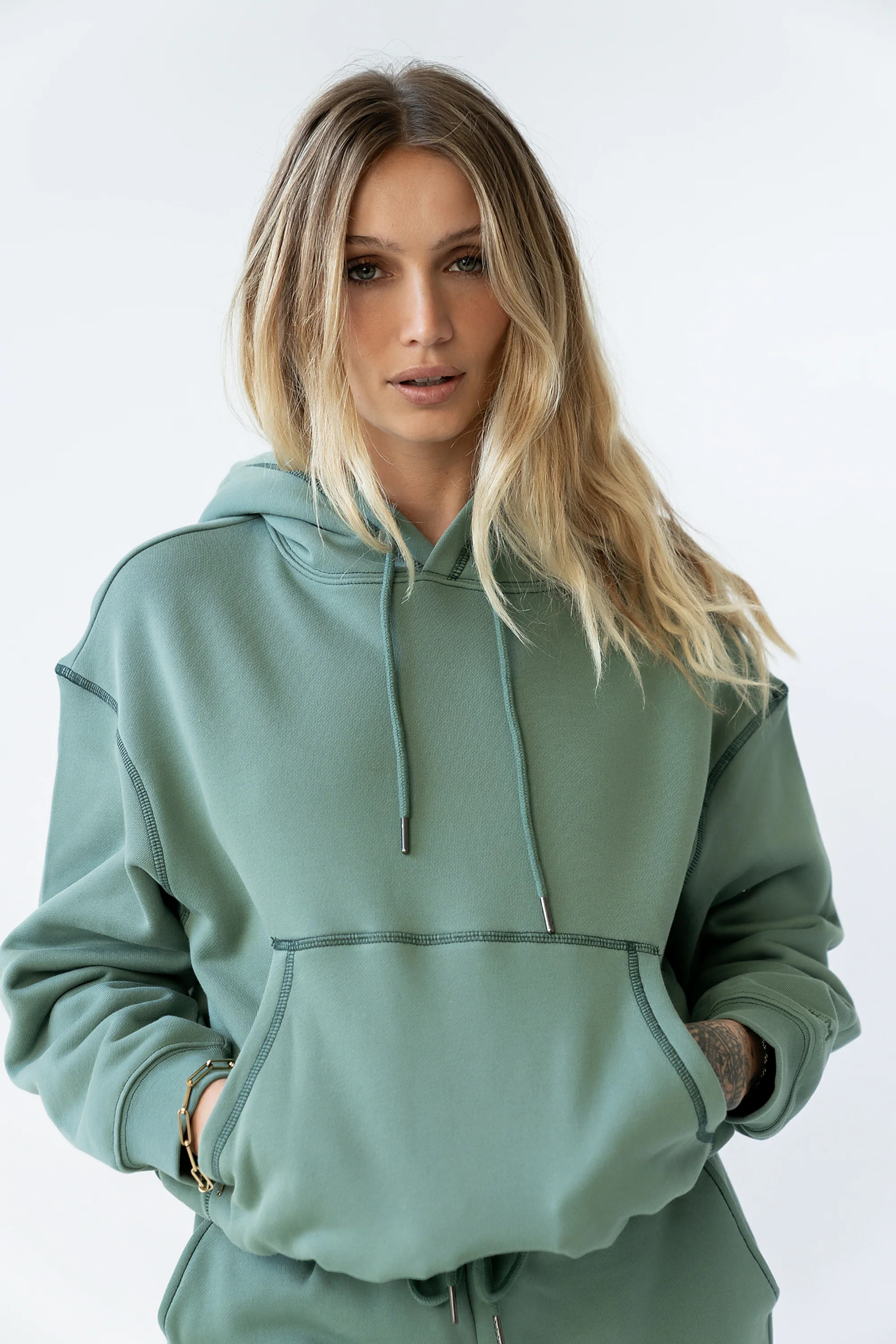 Mozie Contrast Sweatshirt in Teal | Böhme US