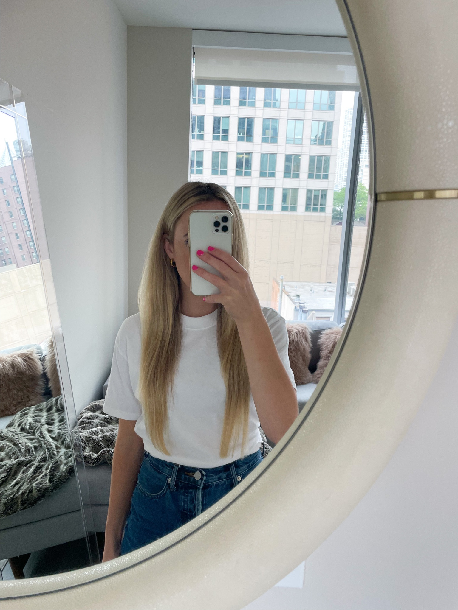 Capsule wardrobe
Everyday basics
Wardrobe essentials
Tee and jeans
White tee and denim