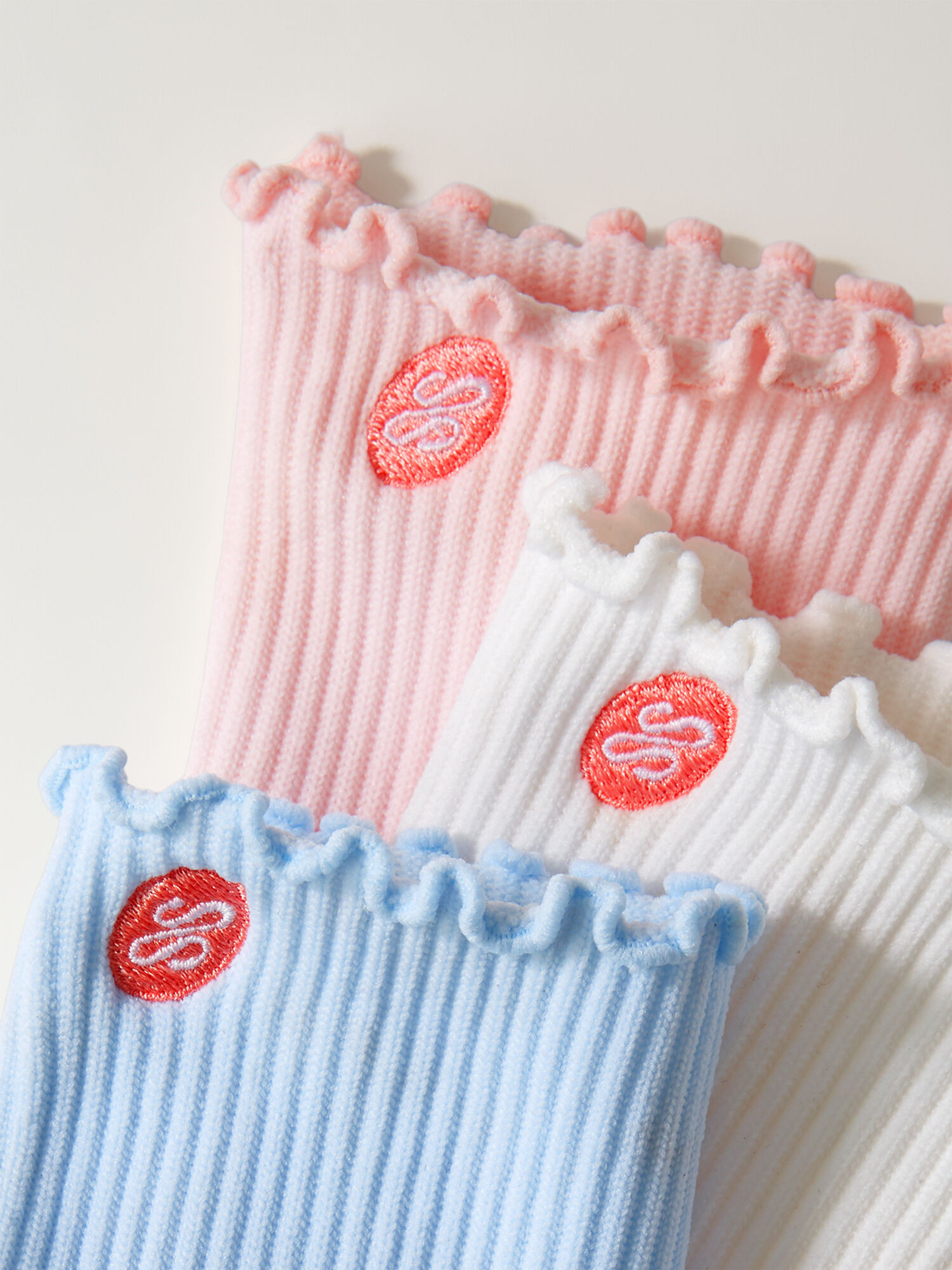 Saturday Ruffle Run Socks | Title Nine