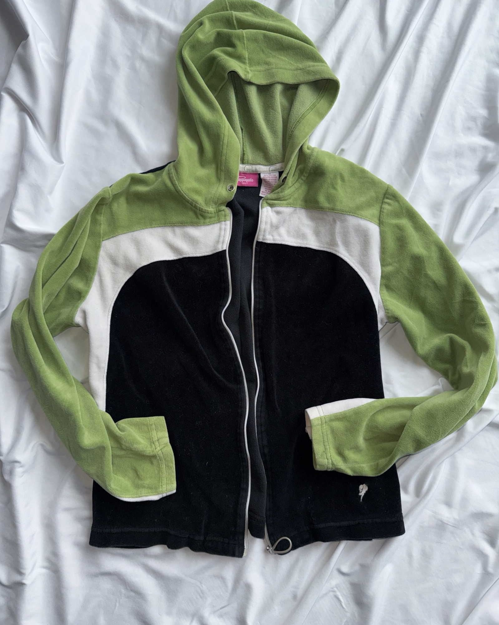 Vintage Green and Black velour zip up jacket 

#LTKSeasonal #LTKActive #LTKFindsUnder50