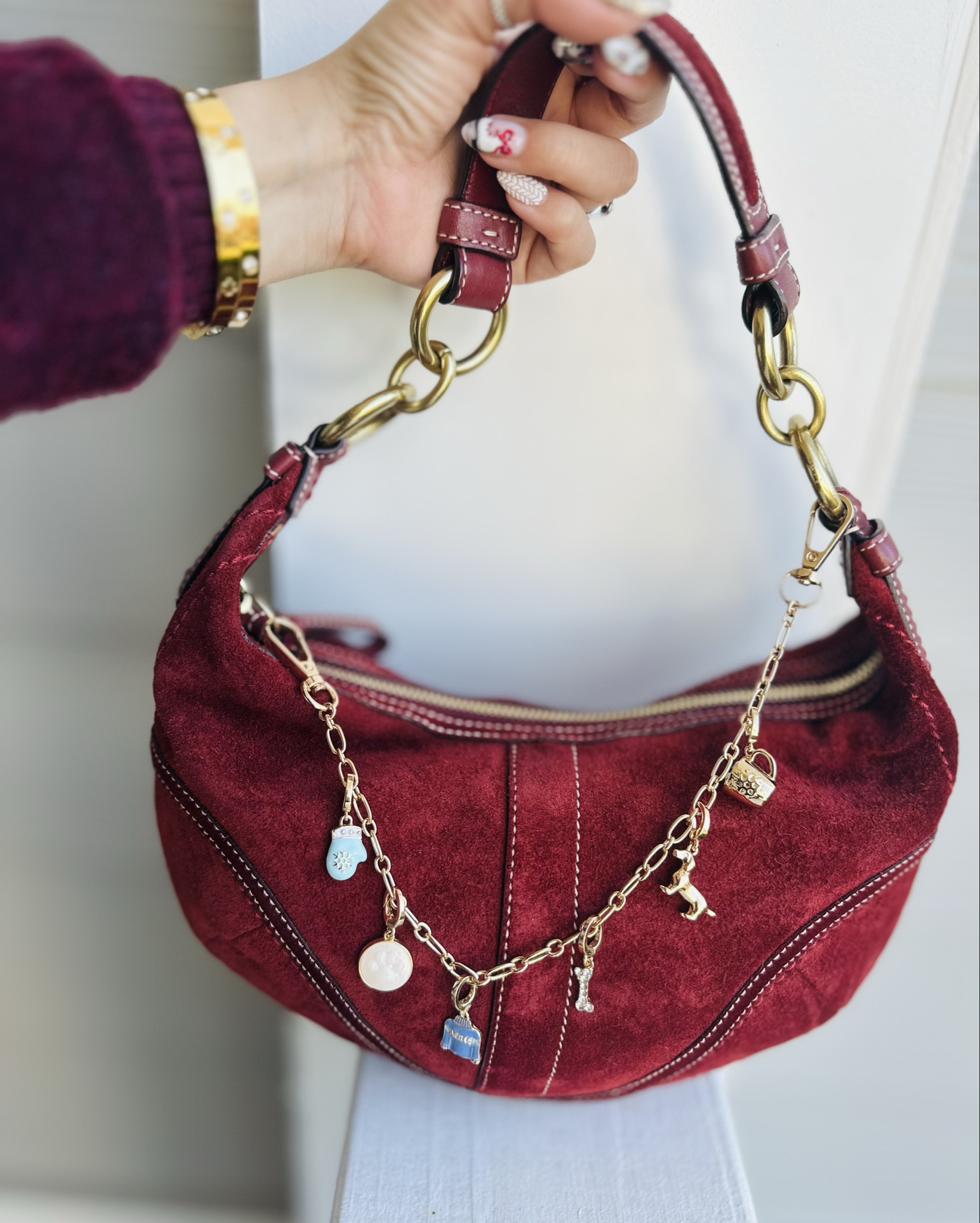 🎄🎁 𝖑𝖔𝖔𝖐𝖎𝖓𝖌 𝖋𝖔𝖗 𝖙𝖍𝖊 𝖕𝖊𝖗𝖋𝖊𝖈𝖙 𝕮𝖍𝖗𝖎𝖘𝖙𝖒𝖆𝖘 𝖗𝖊𝖉🎄

#LTKHoliday #LTKSeasonal #LTKGiftGuide