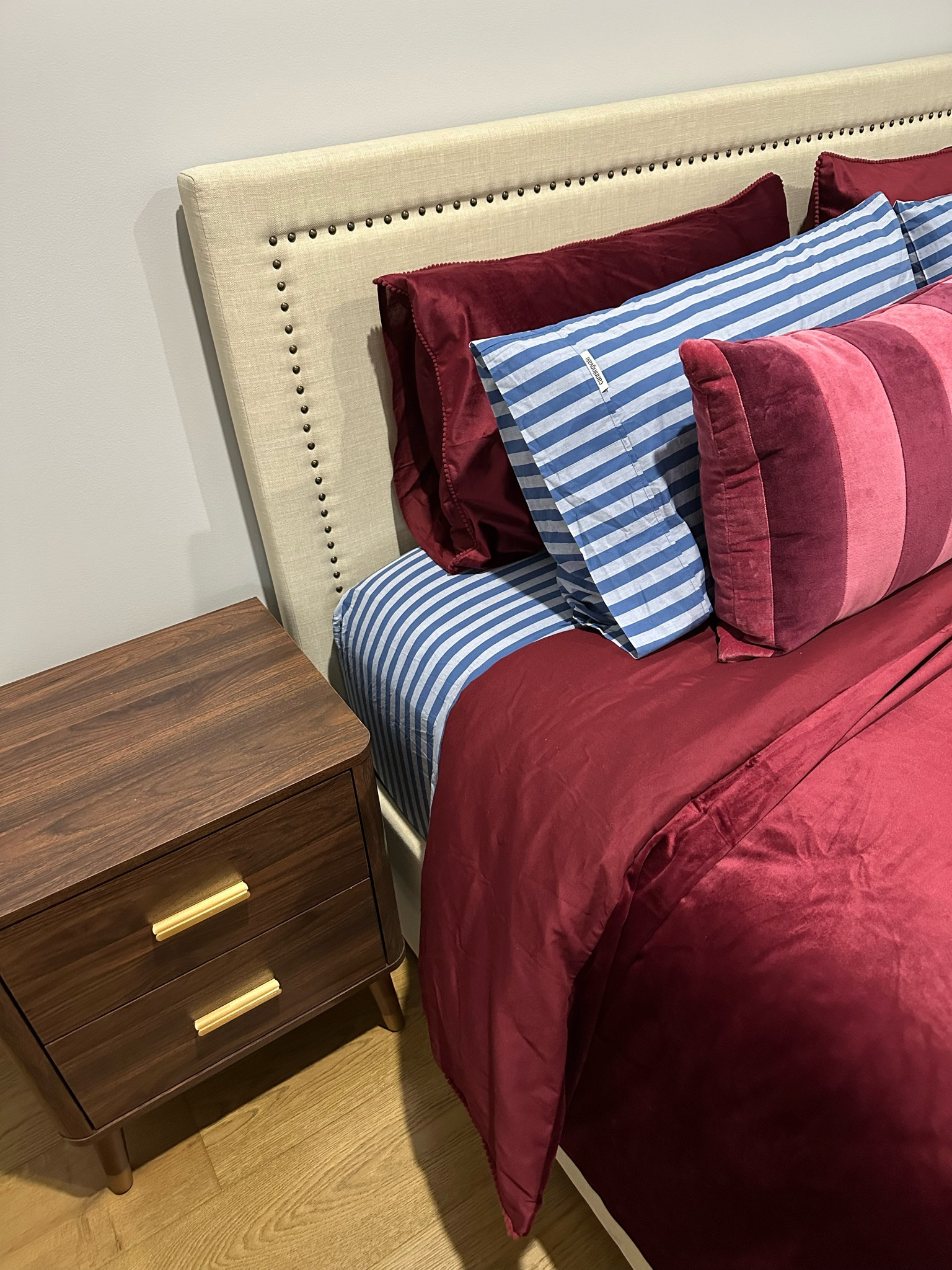 With the weather *finally* cooling down, it was time to freshen up the bed linen and a new bedside table  



#LTKaustralia #LTKautumn