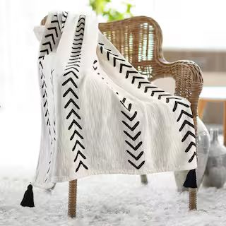 LR Home Avant Garde Black/White 50 in. x 60 in. Modern Boho Basic Chevron Geometric Cotton Throw Bla | The Home Depot