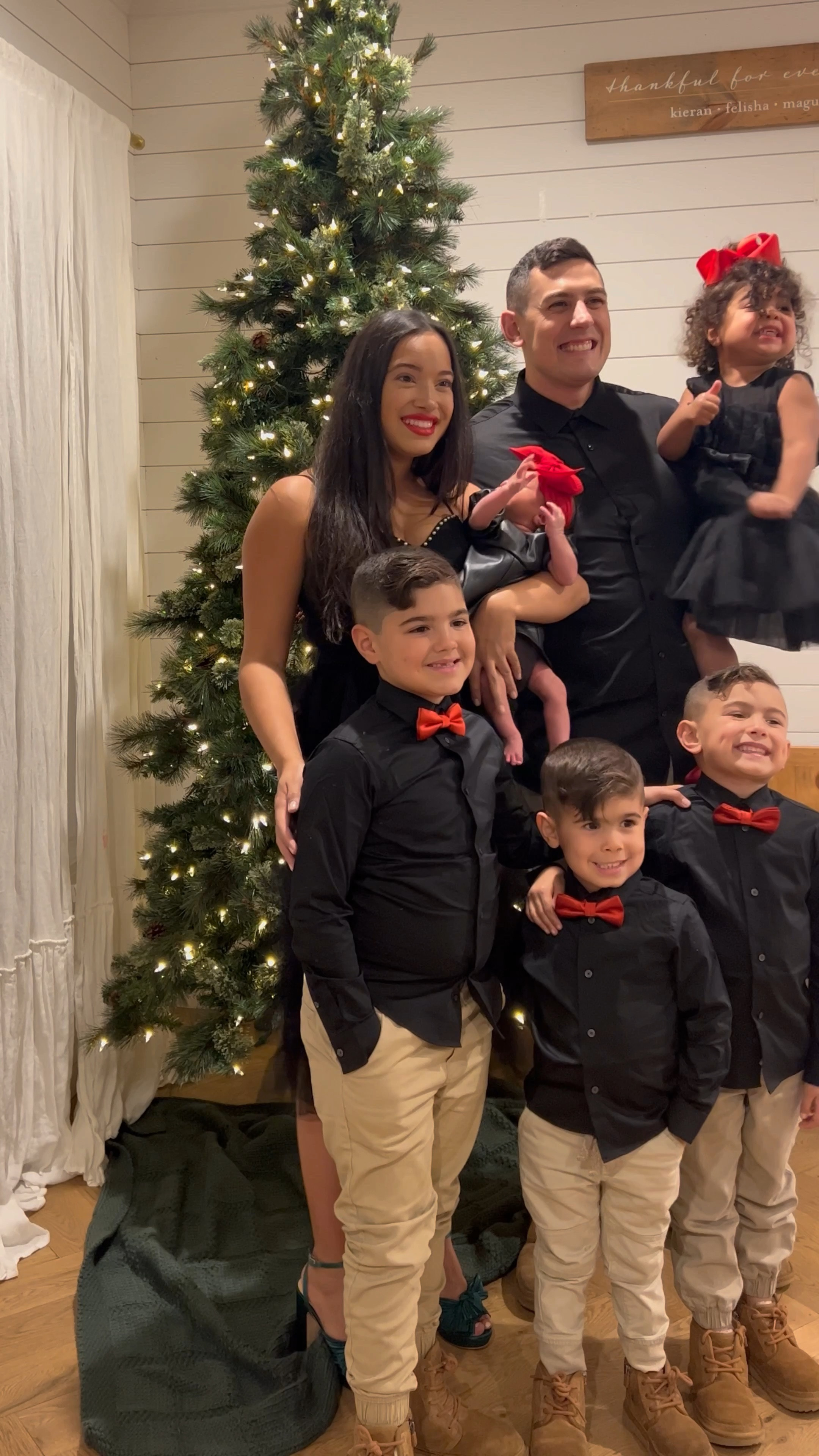 Christmas photo outfits ❤️💚