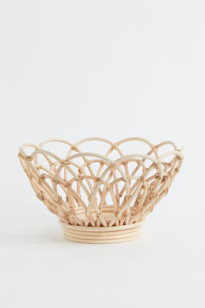 Round basket in rattan. Height 5 in Diameter at top 9 3/4 in. | H&M (US + CA)