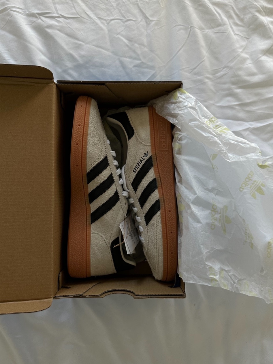 new fall sneaks! run a little big, size down! 🧸🖤

#LTKSeasonal #LTKstyletip #LTKshoecrush