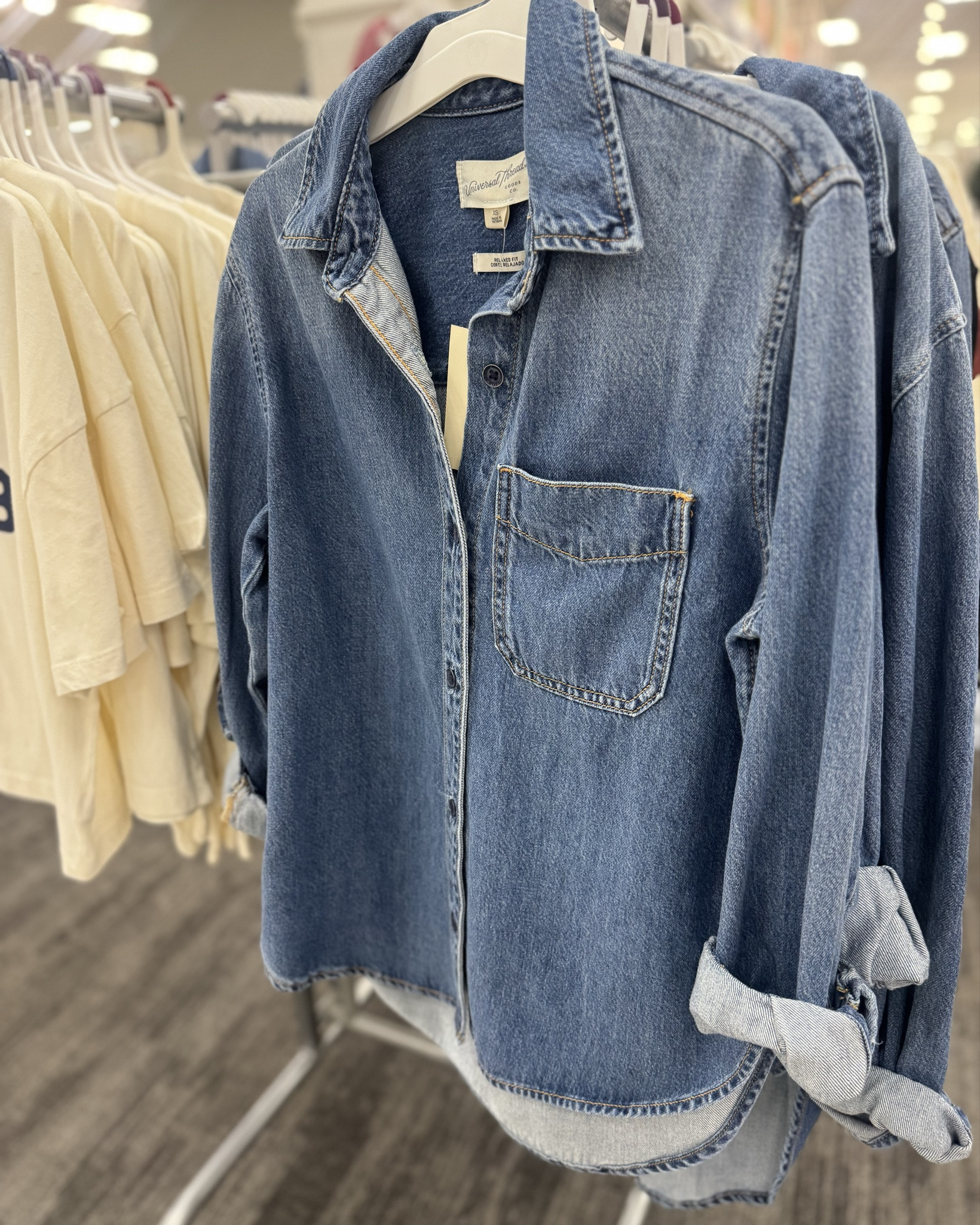 😍

Denim, chambray, jean shirt, button-up, jean jacket 

#LTKootd