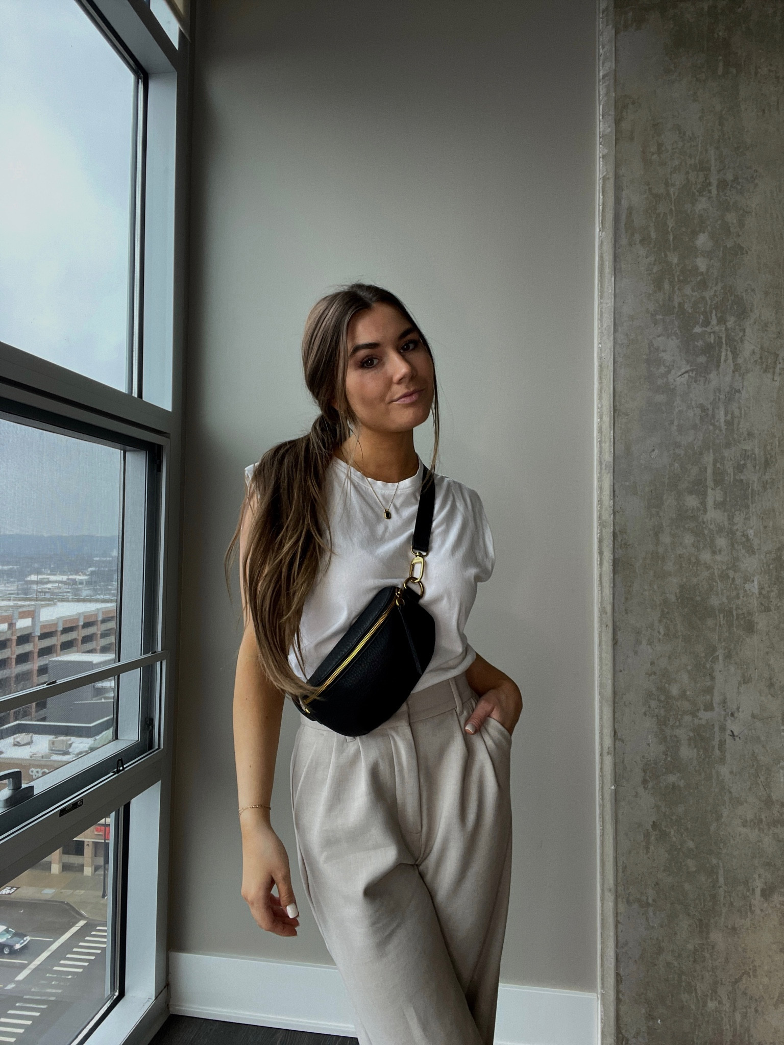 my go-to crossbody belt bag for everyday looks 🖤 use code: SARAHM15 for 15% off 
@hobotheoriginal #hobotheoriginal #ad #crossbodystyle #beltbagstyle #fashioninspo #styleinspo #leatherhandbag 
