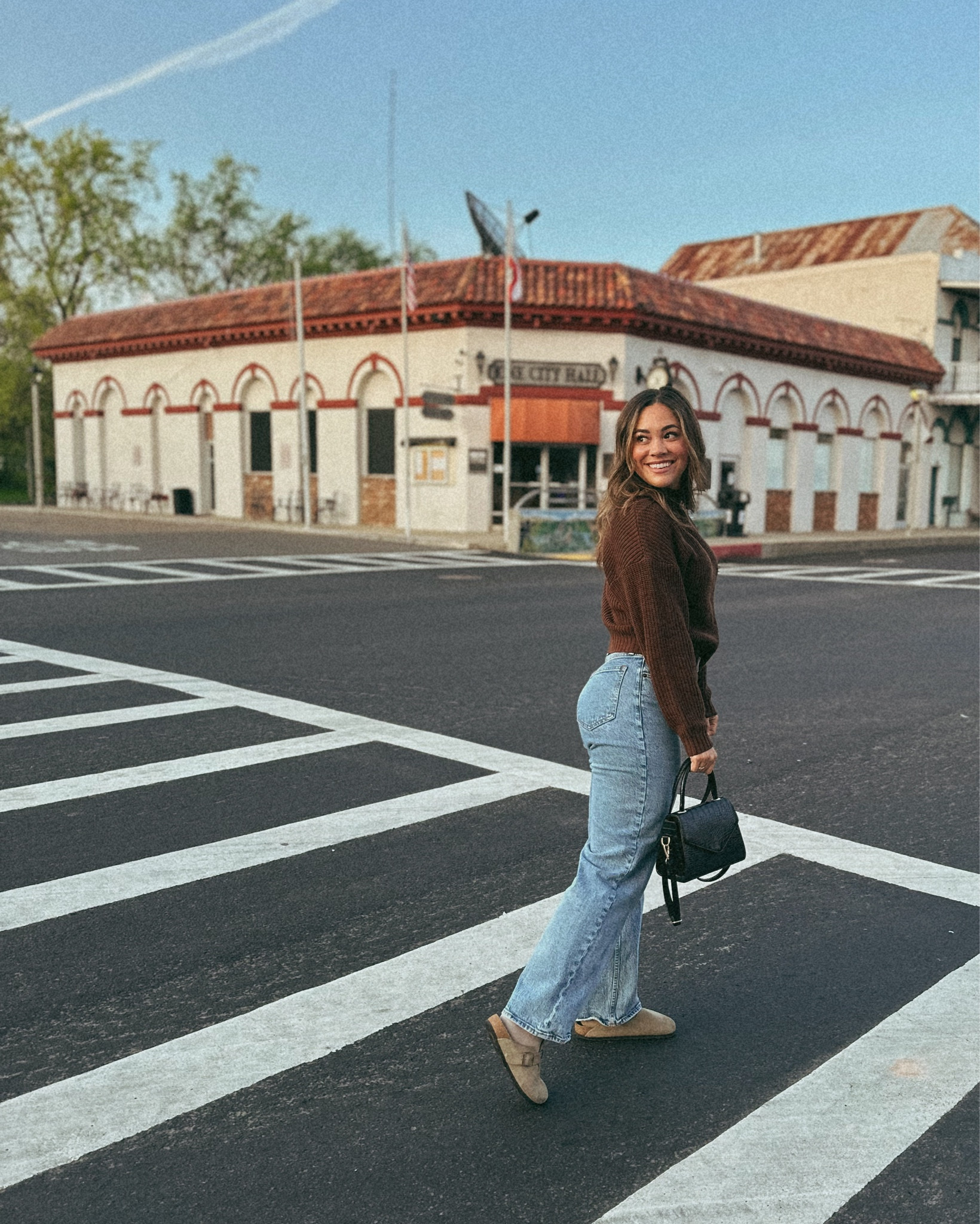 Abercrombie denim I’ve worn on repeat all year, amazon sweater, and my fave Birkenstock clogs! 

#LTKBeauty #LTKTravel #LTKFindsUnder100