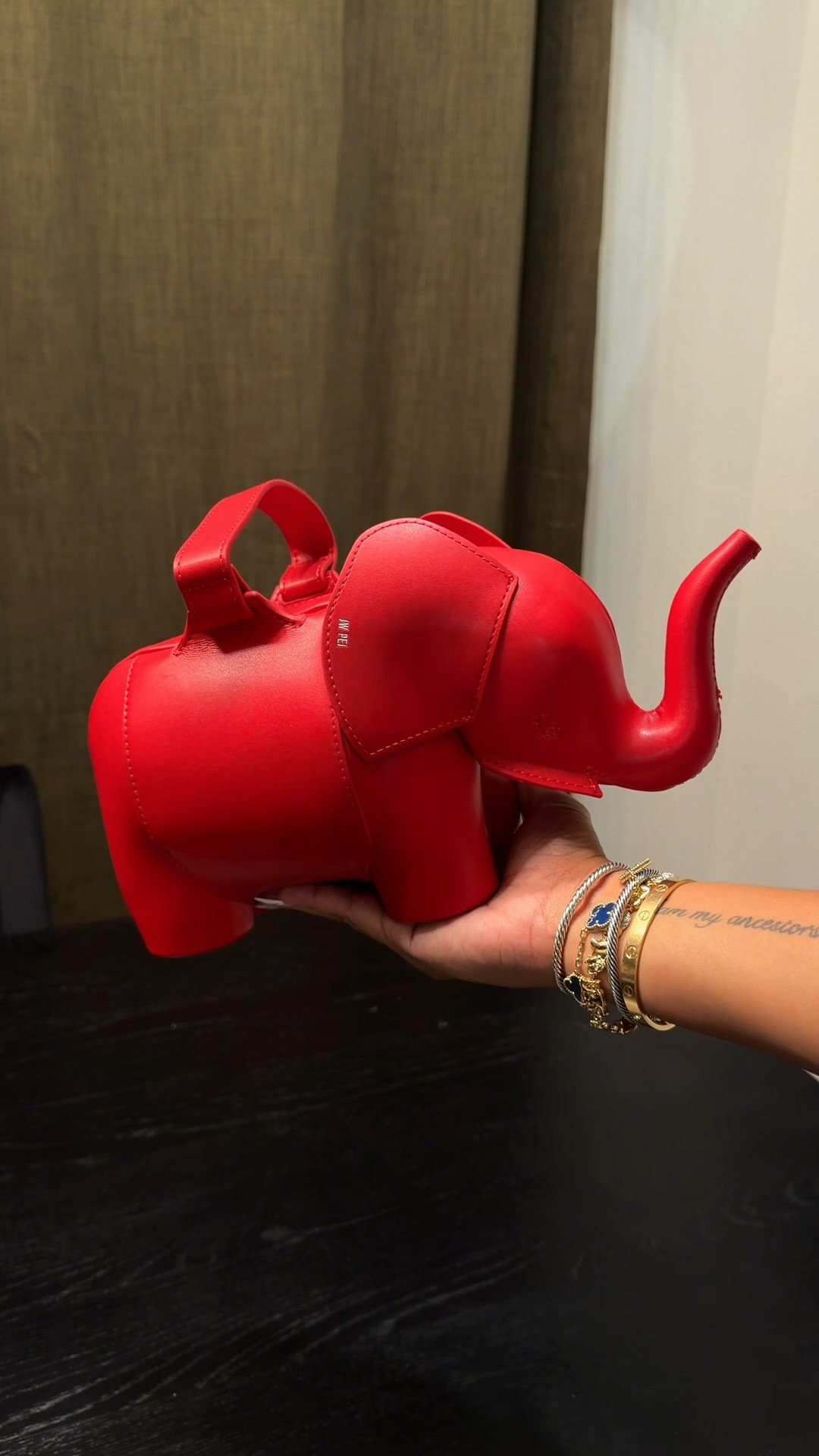 Love a good statement bag!🐘

#LTKSaleAlert #LTKootd #LTKgrwm