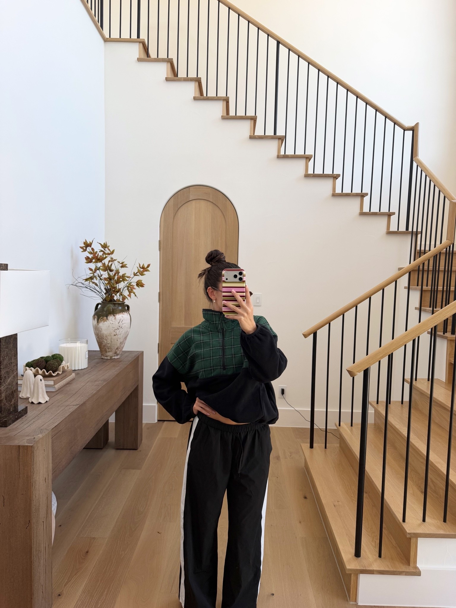 Cozy outfit!! getting ready for that fall weather finally💌 size small in the track pants & L in the fleece half zip


Fleece, fall outfit inspo, track pants, finds for less, Pilates, walking, errands, OOTD, travel outfits, revolve, old navy, aritzia, Alo, coffee